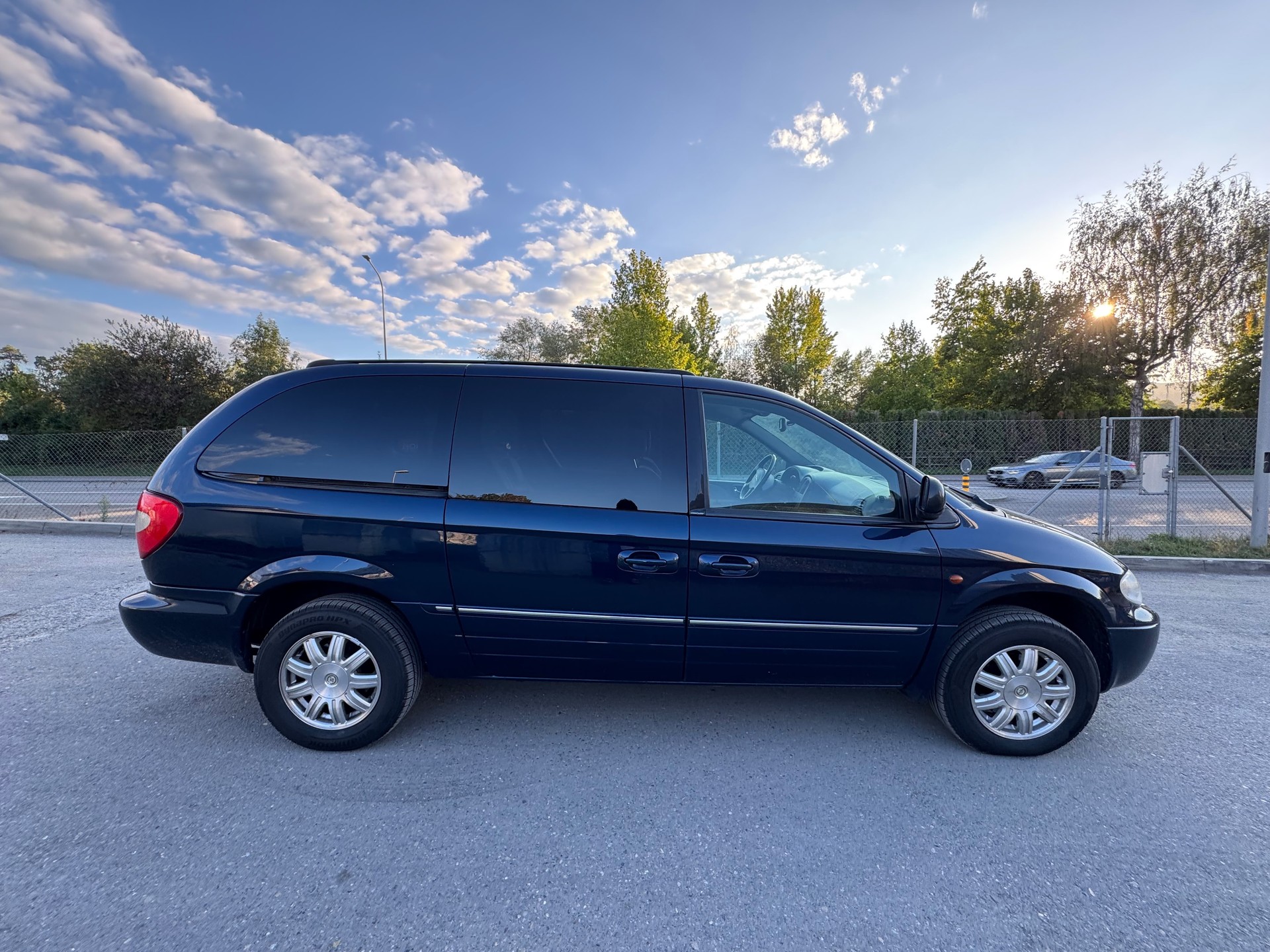 CHRYSLER Grand Voyager 3.3 Limited Automatic Mit MFK 7 Platz-image-5