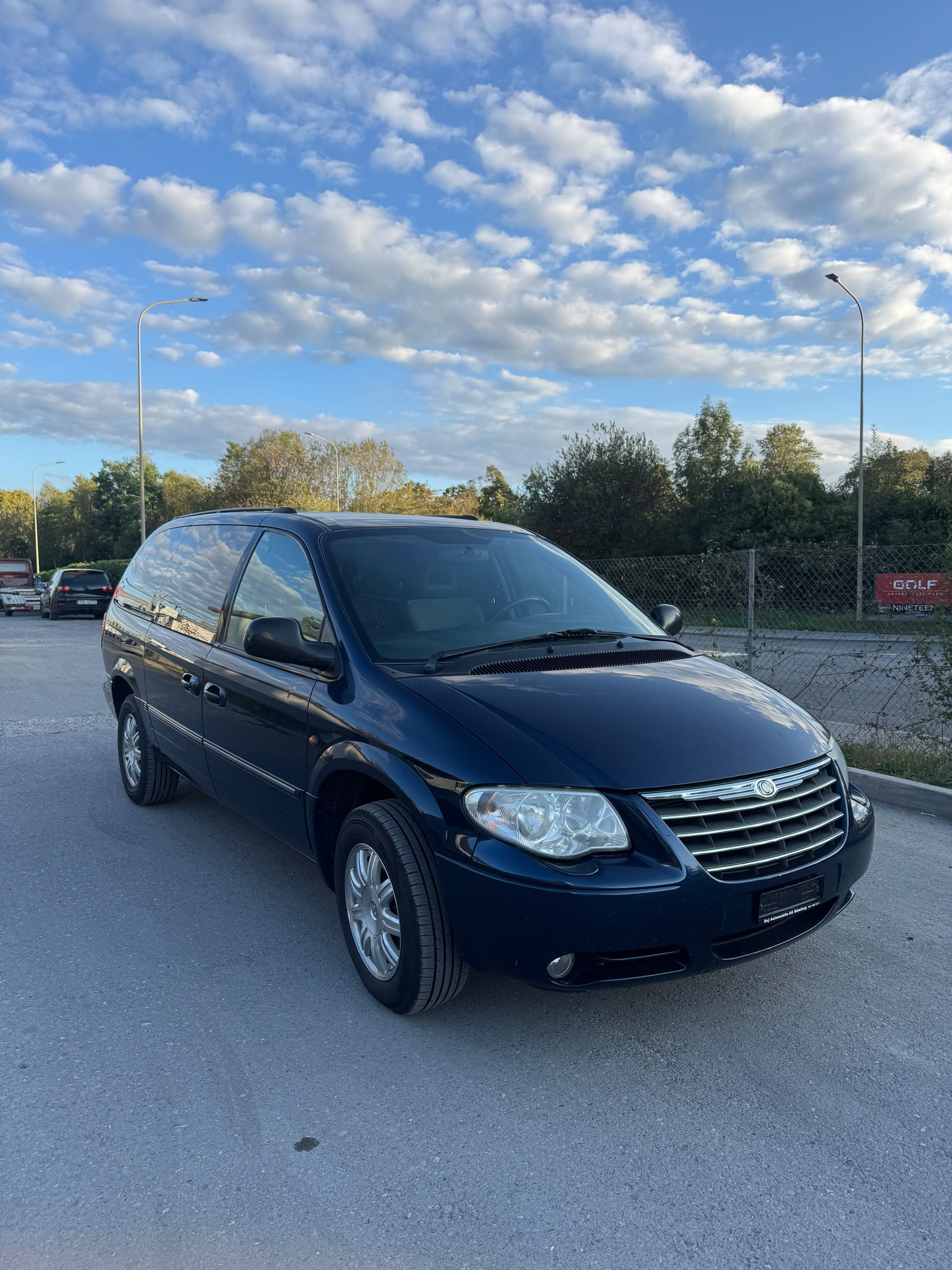 CHRYSLER Grand Voyager 3.3 Limited Automatic Mit MFK 7 Platz-image-0