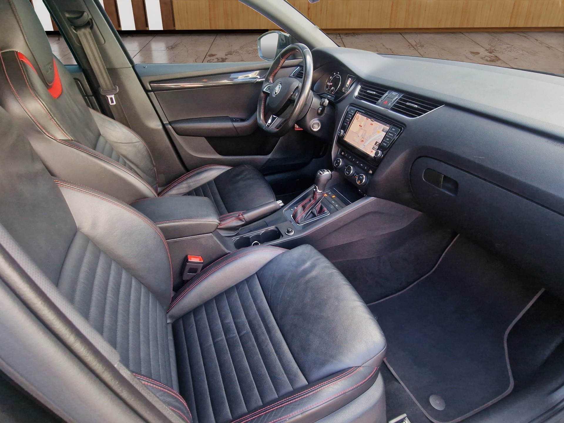 SKODA Octavia Combi 2.0 TSI RS DSG-image-9