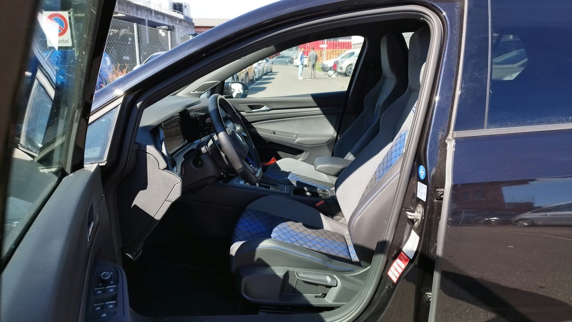 VW Golf 2.0 TSI R DSG 4Motion-image-14