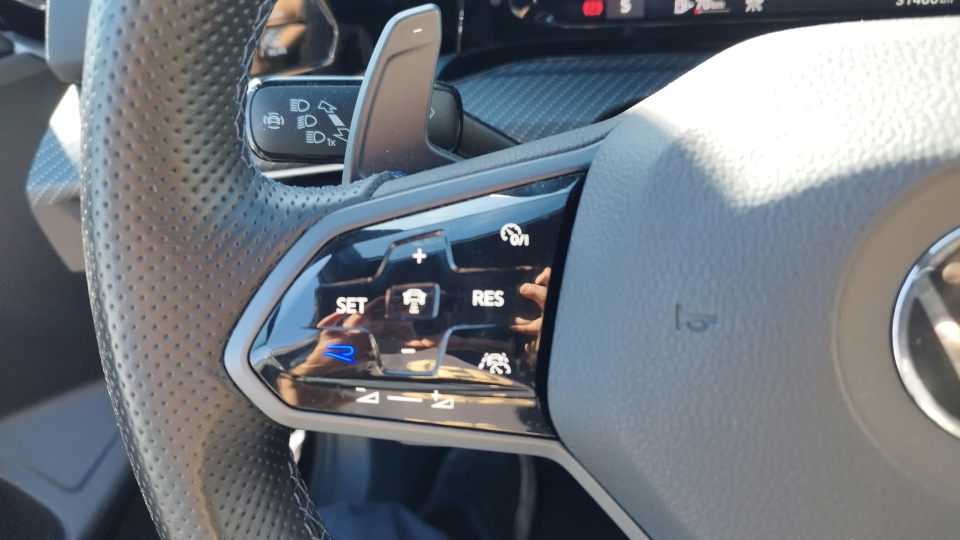 VW Golf 2.0 TSI R DSG 4Motion-image-10