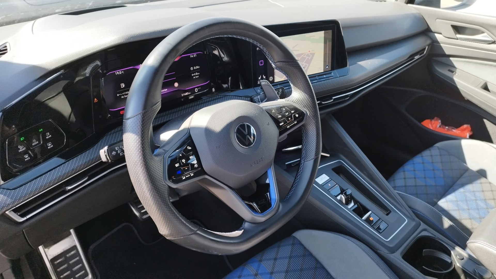 VW Golf 2.0 TSI R DSG 4Motion-image-9
