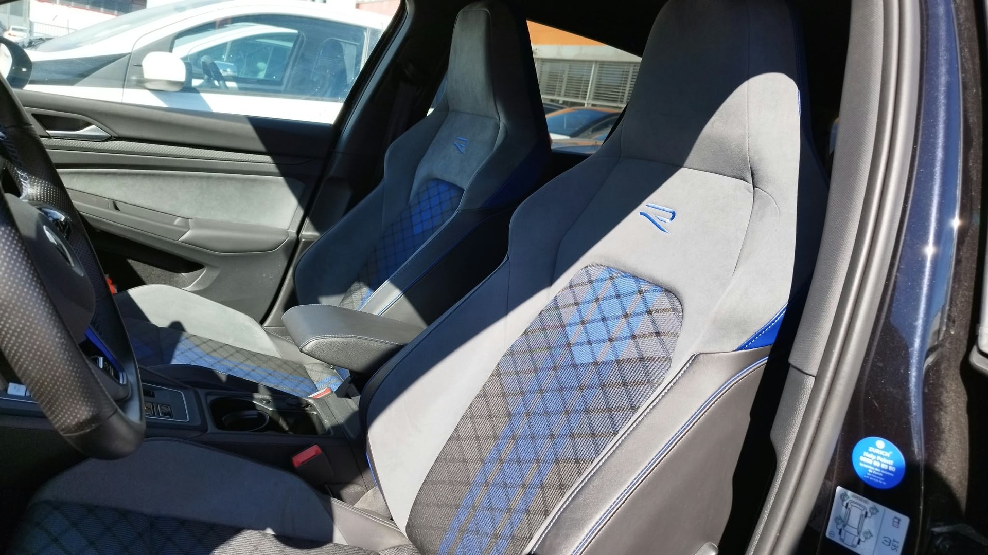 VW Golf 2.0 TSI R DSG 4Motion-image-13