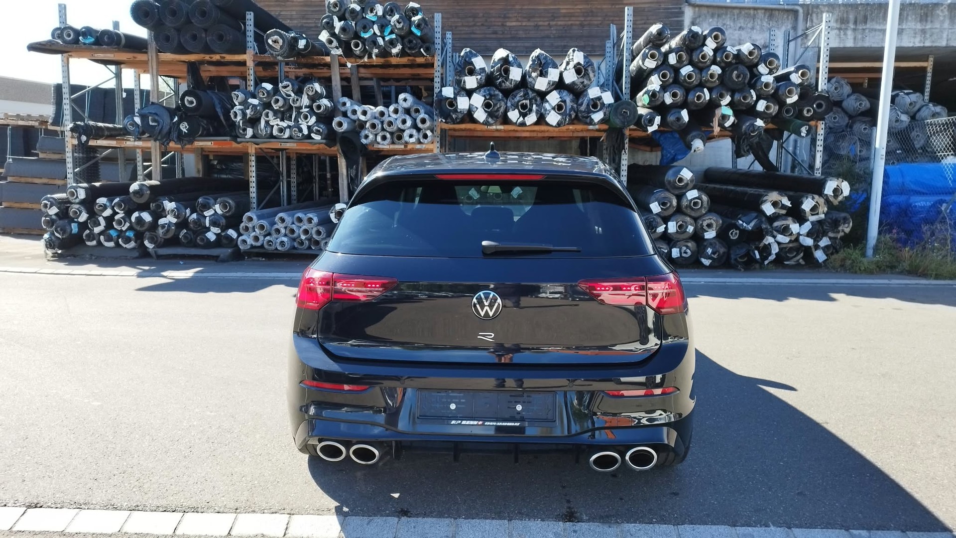 VW Golf 2.0 TSI R DSG 4Motion-image-4