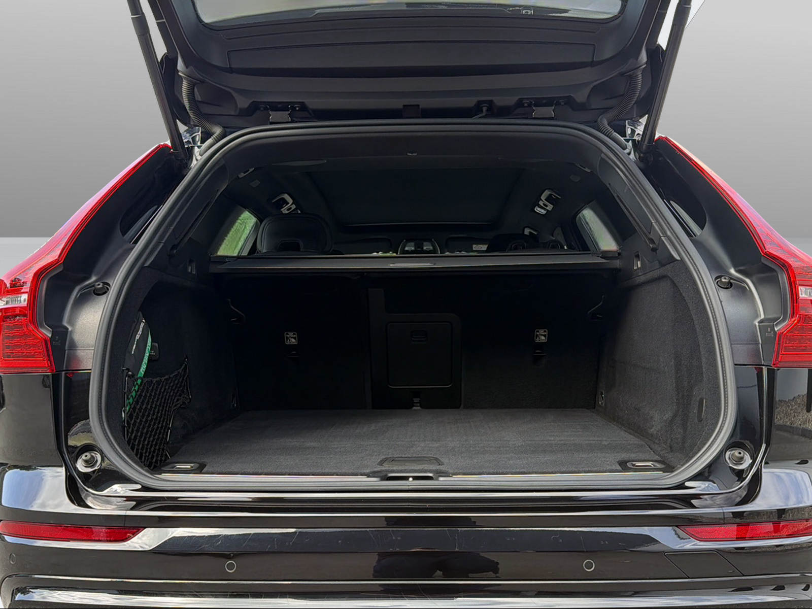 VOLVO XC60 2.0 T8 TE Xcentric Black Edition eAWD-image-9