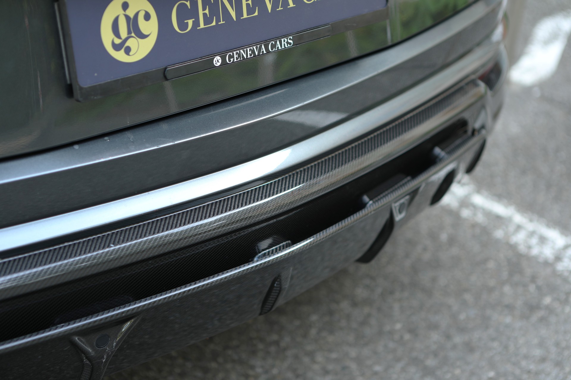 LAMBORGHINI Urus E-Gear Carbone - Akrapovič-image-10