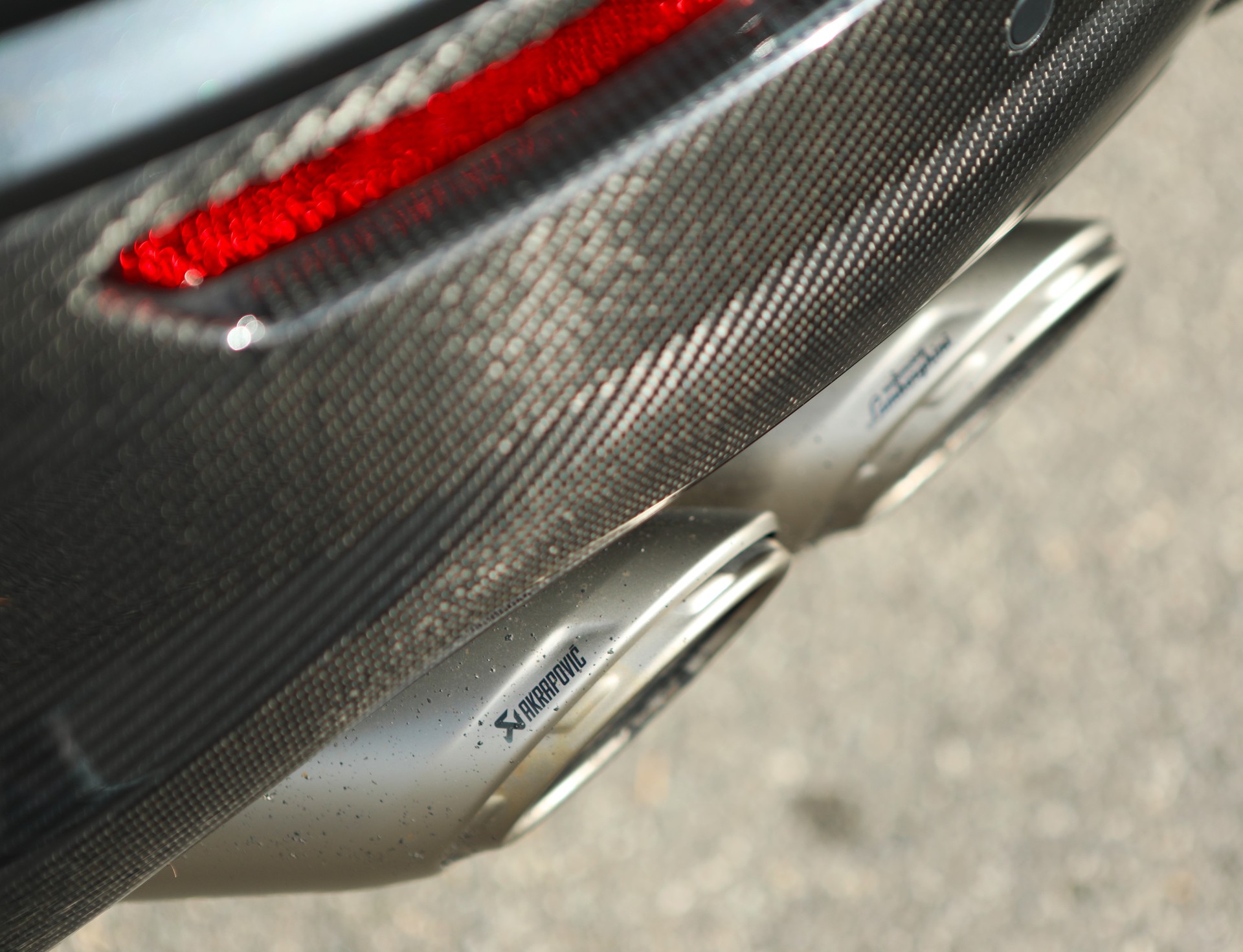 LAMBORGHINI Urus E-Gear Carbone - Akrapovič-image-2