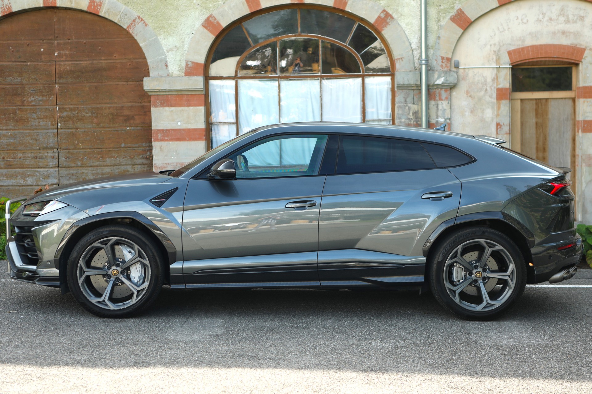 LAMBORGHINI Urus E-Gear Carbone - Akrapovič-image-12