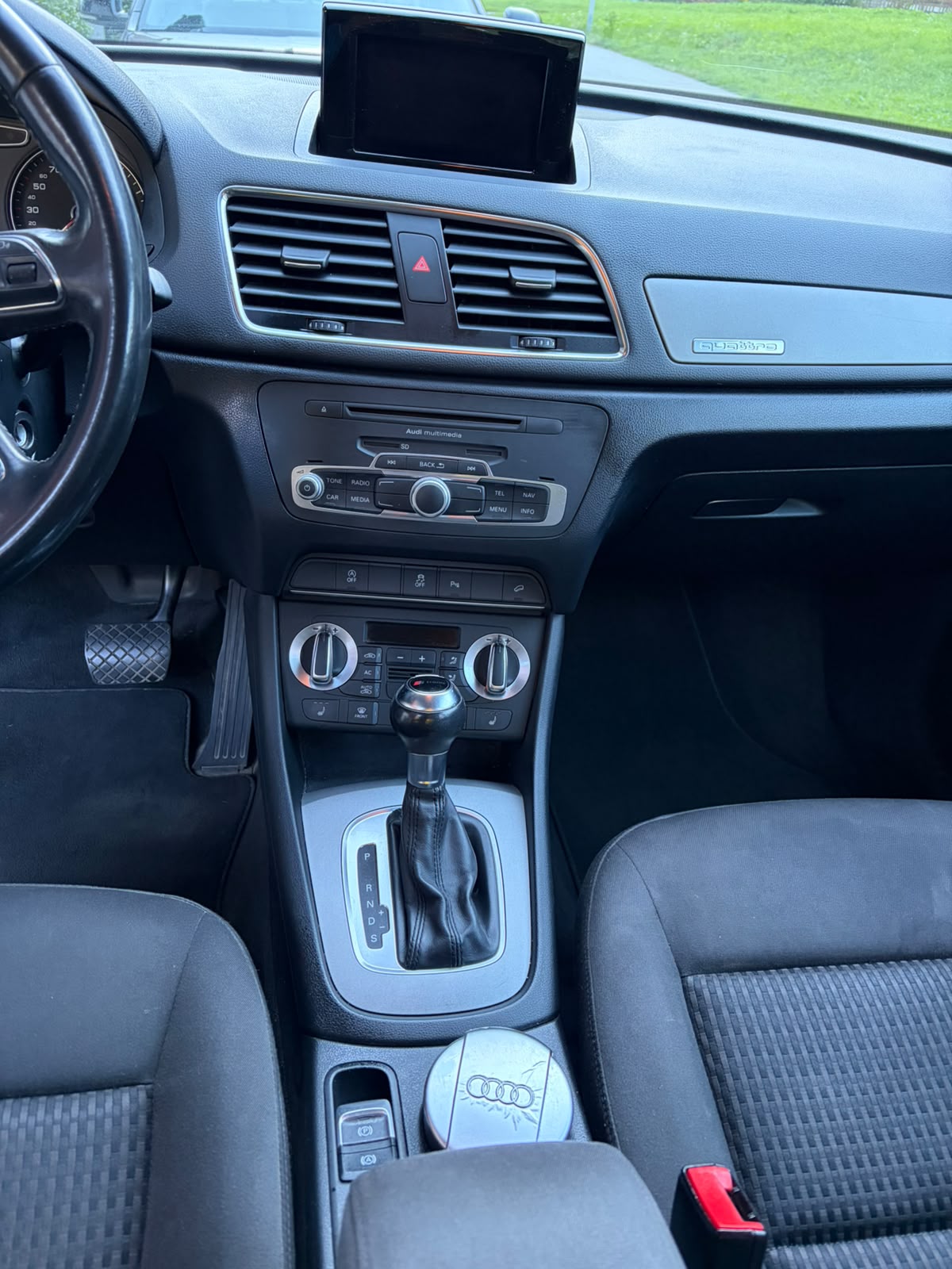 AUDI Q3 2.0 TFSI quattro S-tronic-image-10