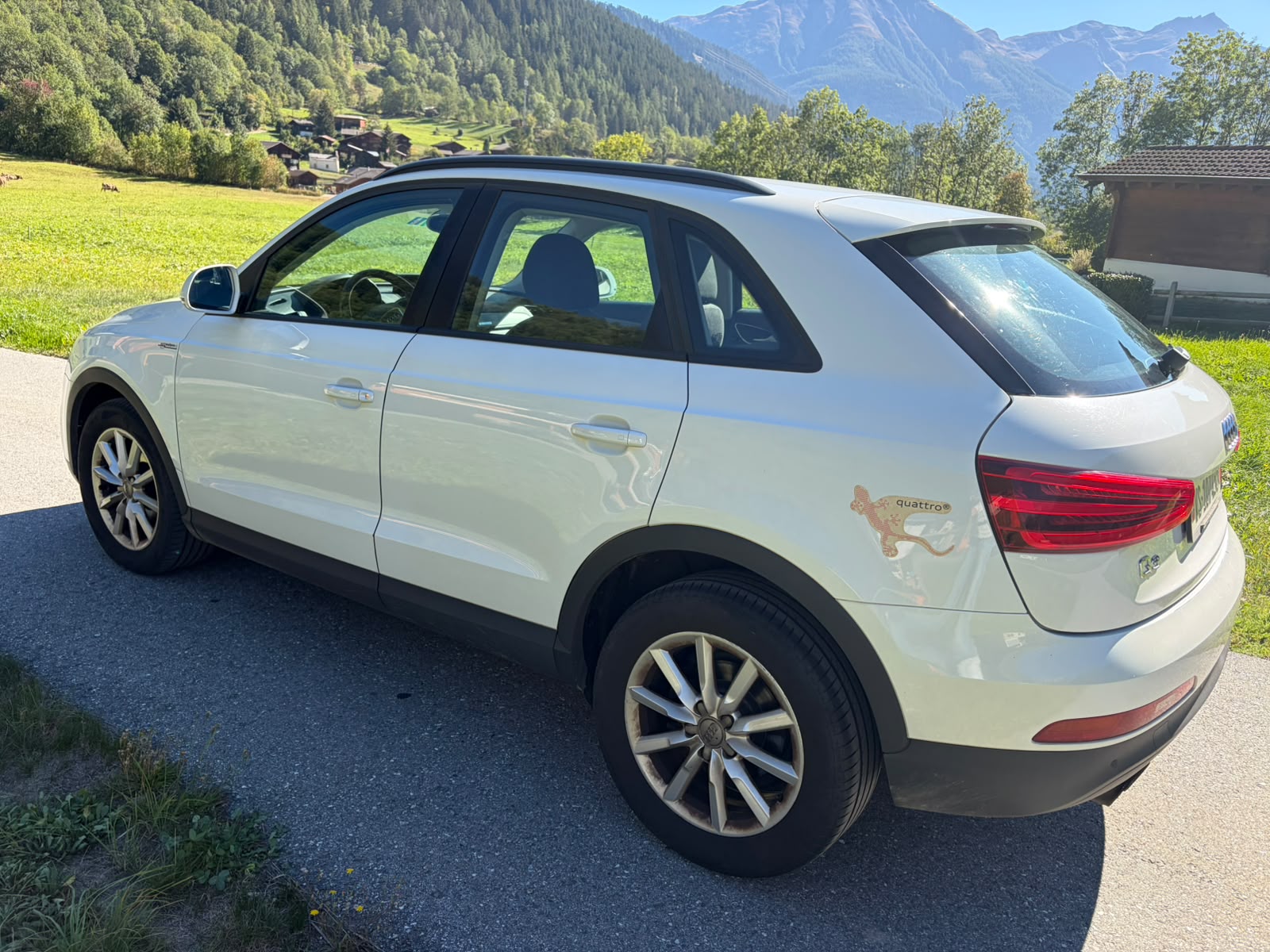 AUDI Q3 2.0 TFSI quattro S-tronic-image-2