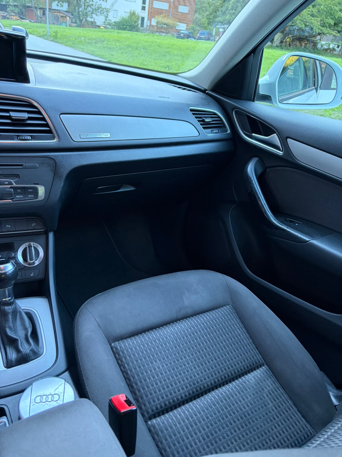 AUDI Q3 2.0 TFSI quattro S-tronic-image-11
