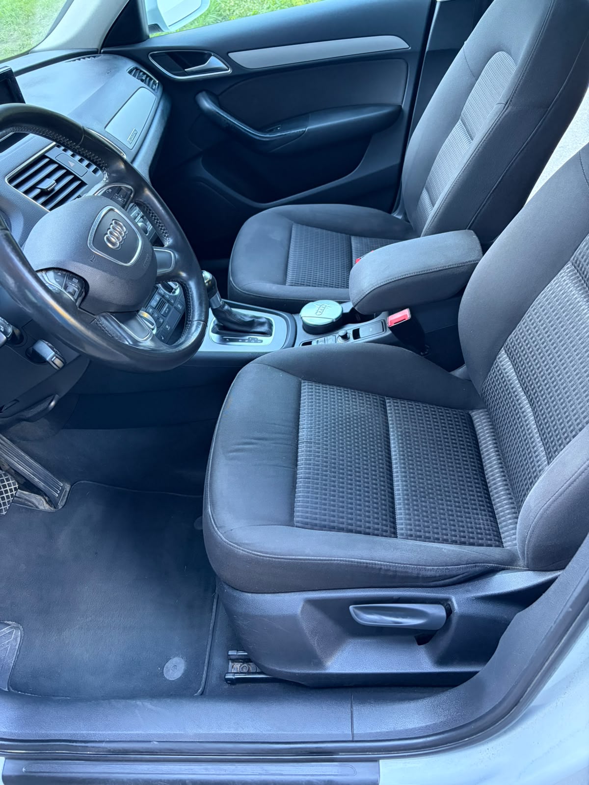 AUDI Q3 2.0 TFSI quattro S-tronic-image-9