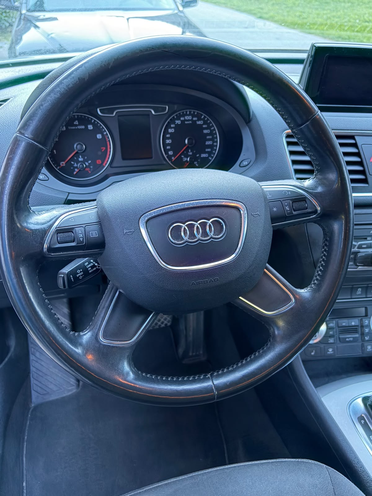 AUDI Q3 2.0 TFSI quattro S-tronic-image-23