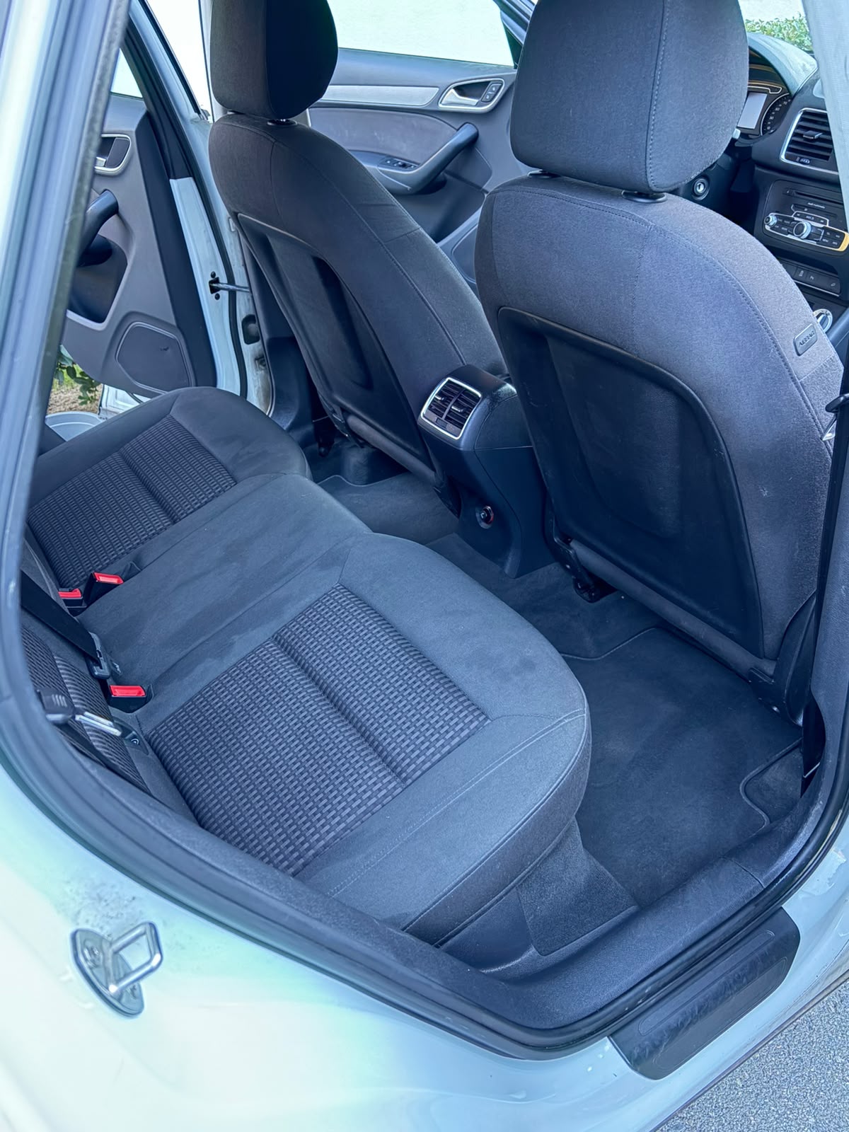 AUDI Q3 2.0 TFSI quattro S-tronic-image-17