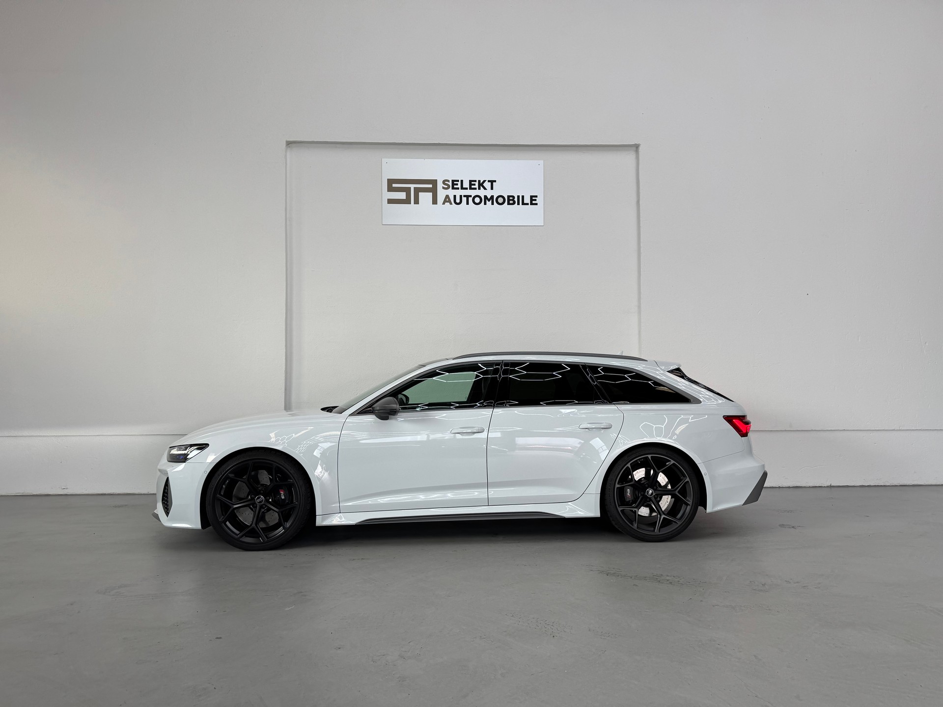 AUDI RS6 Avant 4.0 TFSI V8 Performance quattro-showroom-element-3