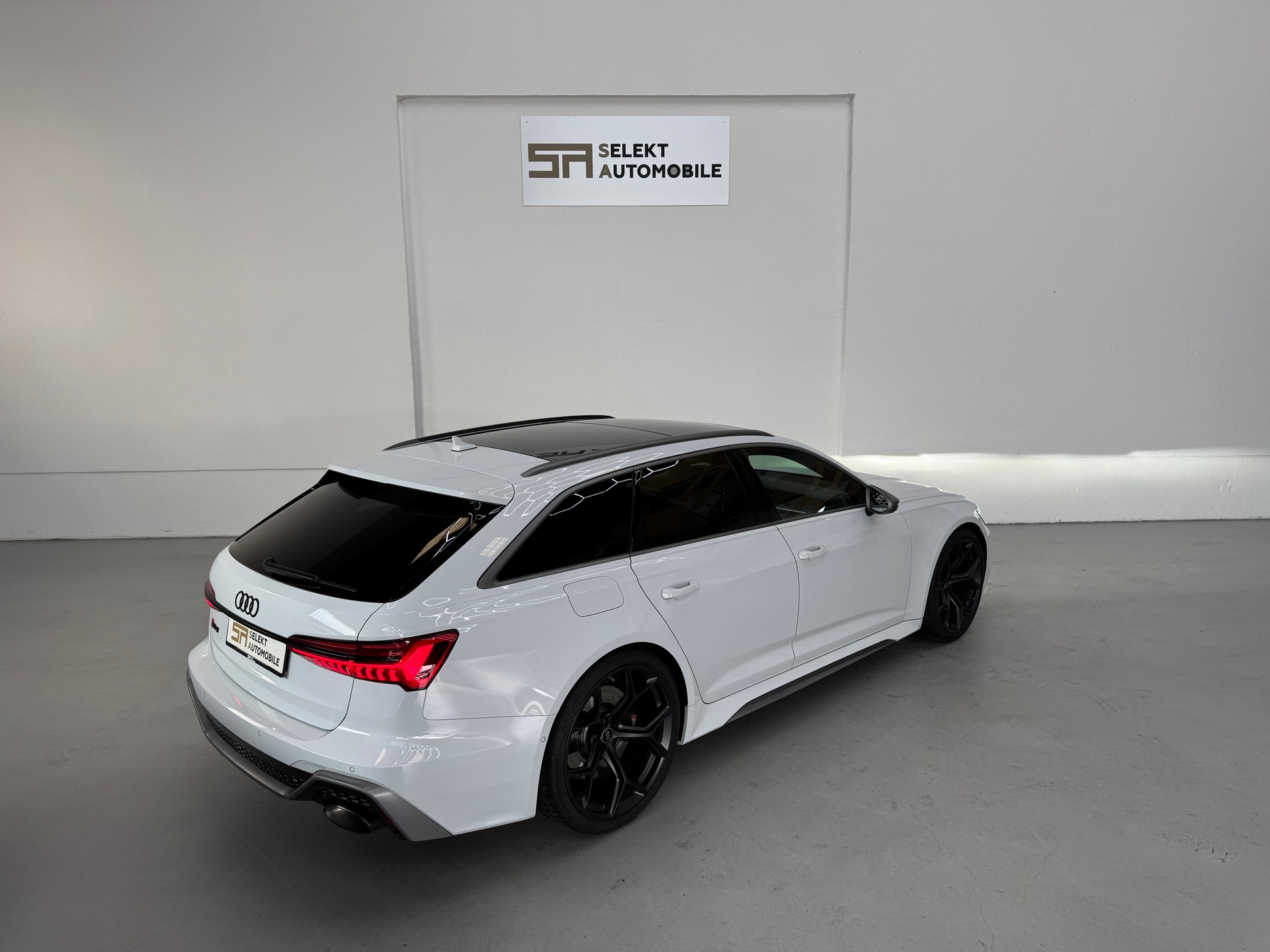 AUDI RS6 Avant 4.0 TFSI V8 Performance quattro-image-5