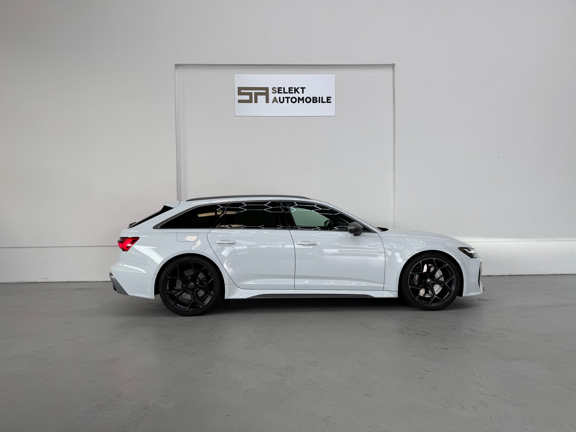 AUDI RS6 Avant 4.0 TFSI V8 Performance quattro-image-6