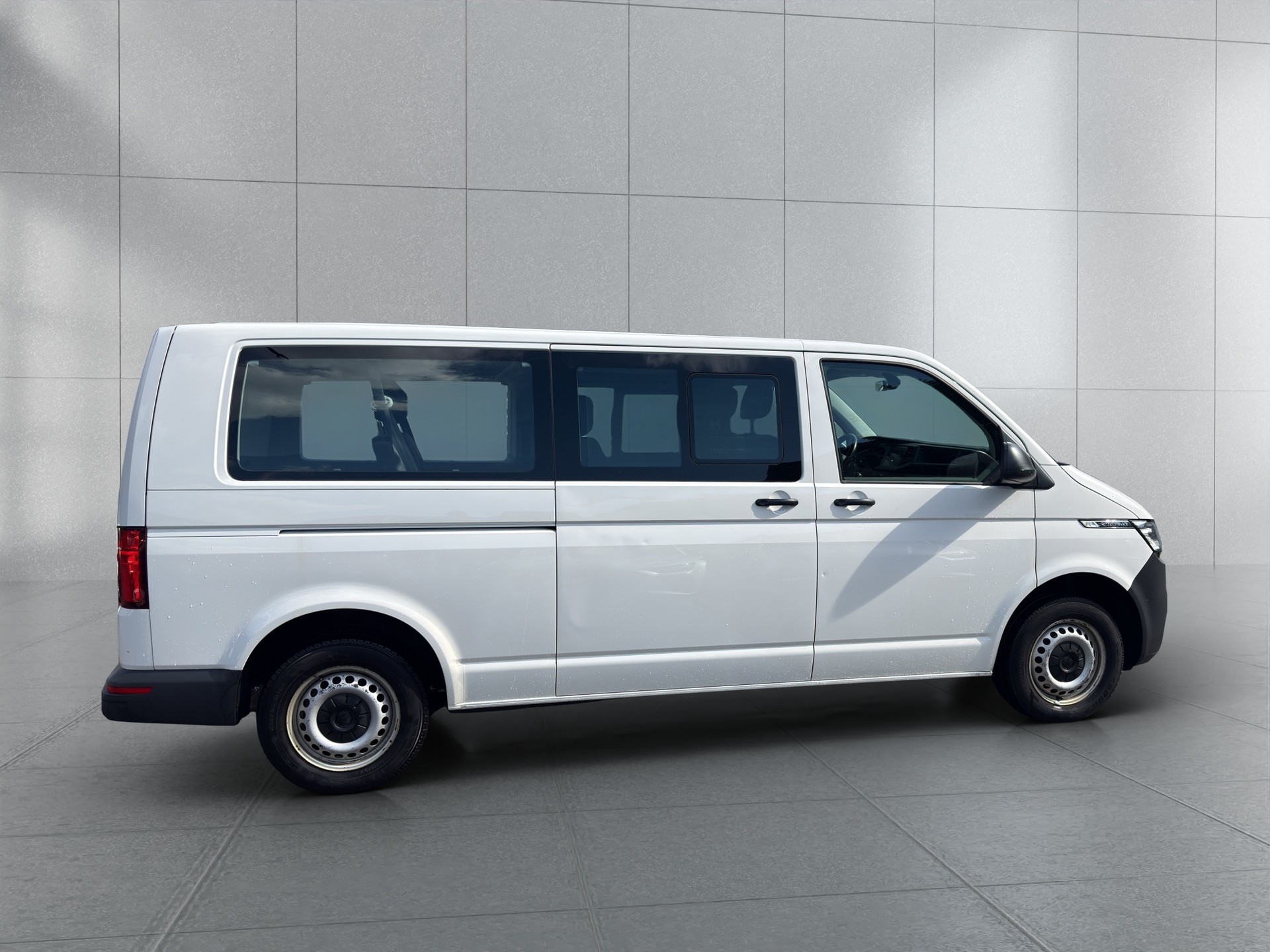 VW T6.1 Caravelle 2.0 TDI 4Motion Langer Radstand-image-2