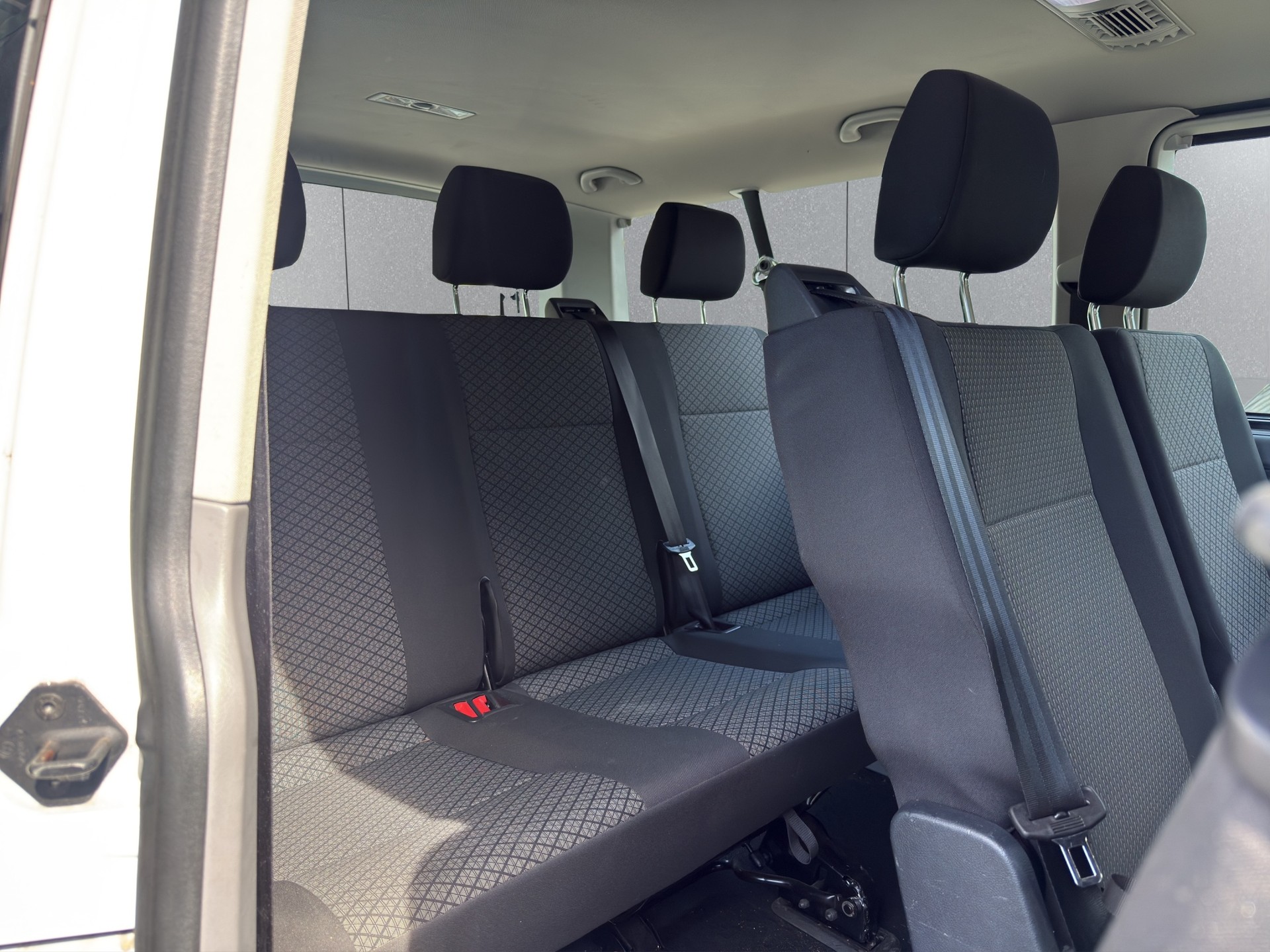 VW T6.1 Caravelle 2.0 TDI 4Motion Langer Radstand-image-12