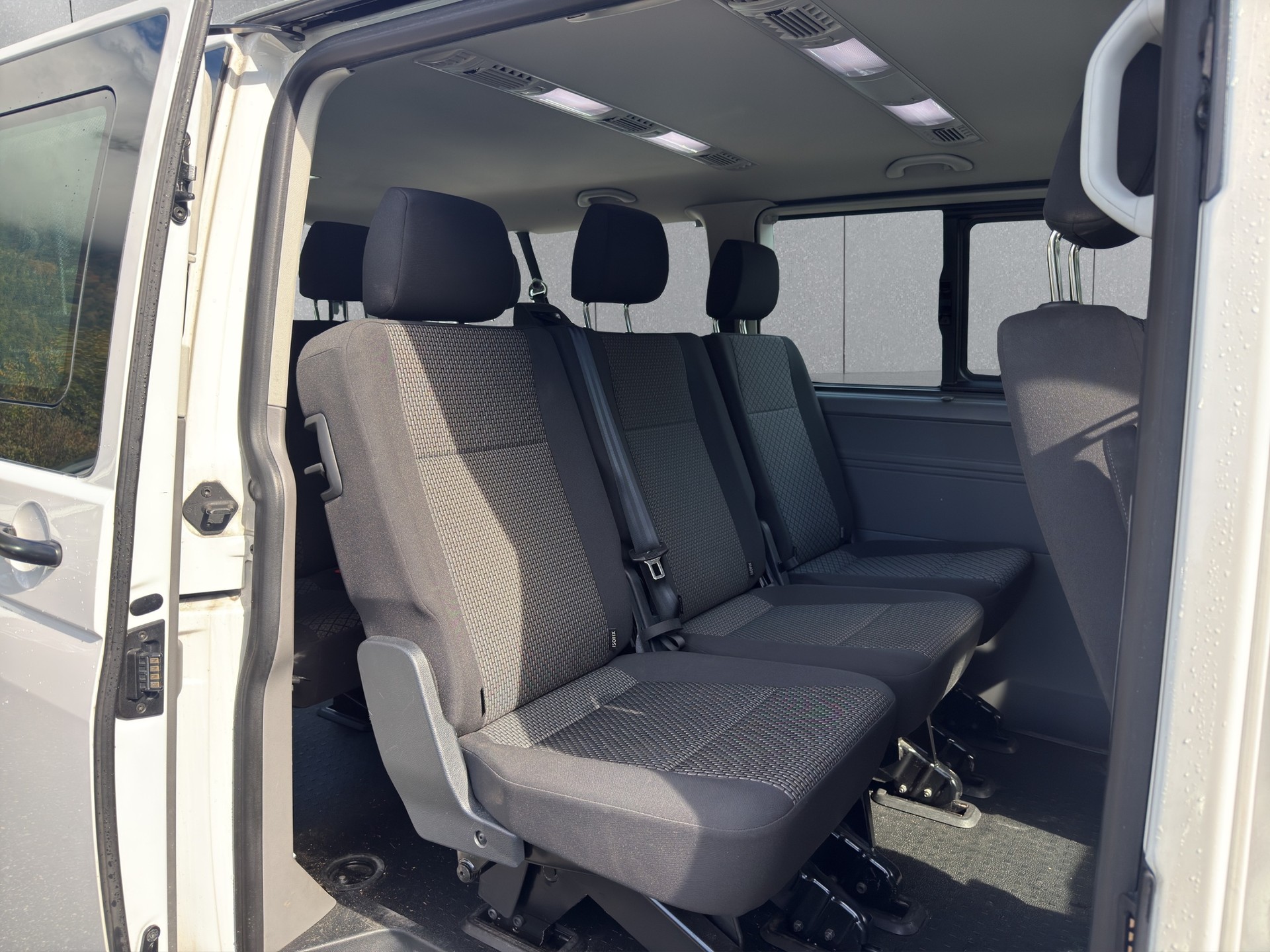 VW T6.1 Caravelle 2.0 TDI 4Motion Langer Radstand-image-9