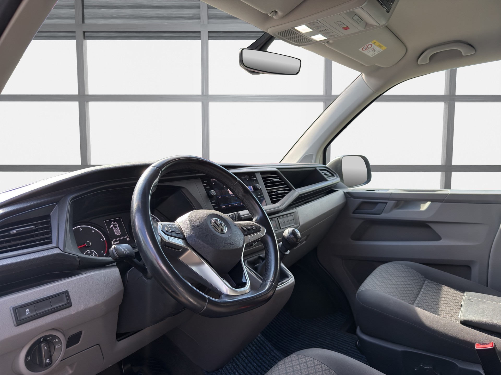 VW T6.1 Caravelle 2.0 TDI 4Motion Langer Radstand-image-11