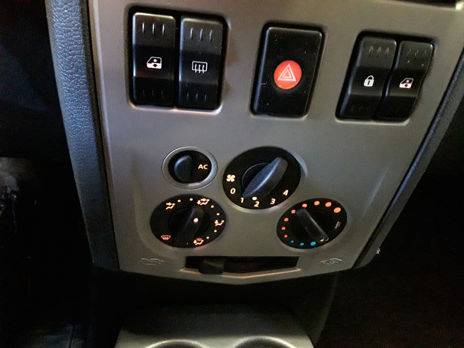 DACIA Logan 1.6 Ambiance-image-11