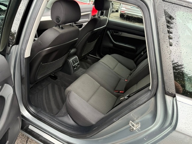 AUDI A6 Avant 2.4 V6-image-12