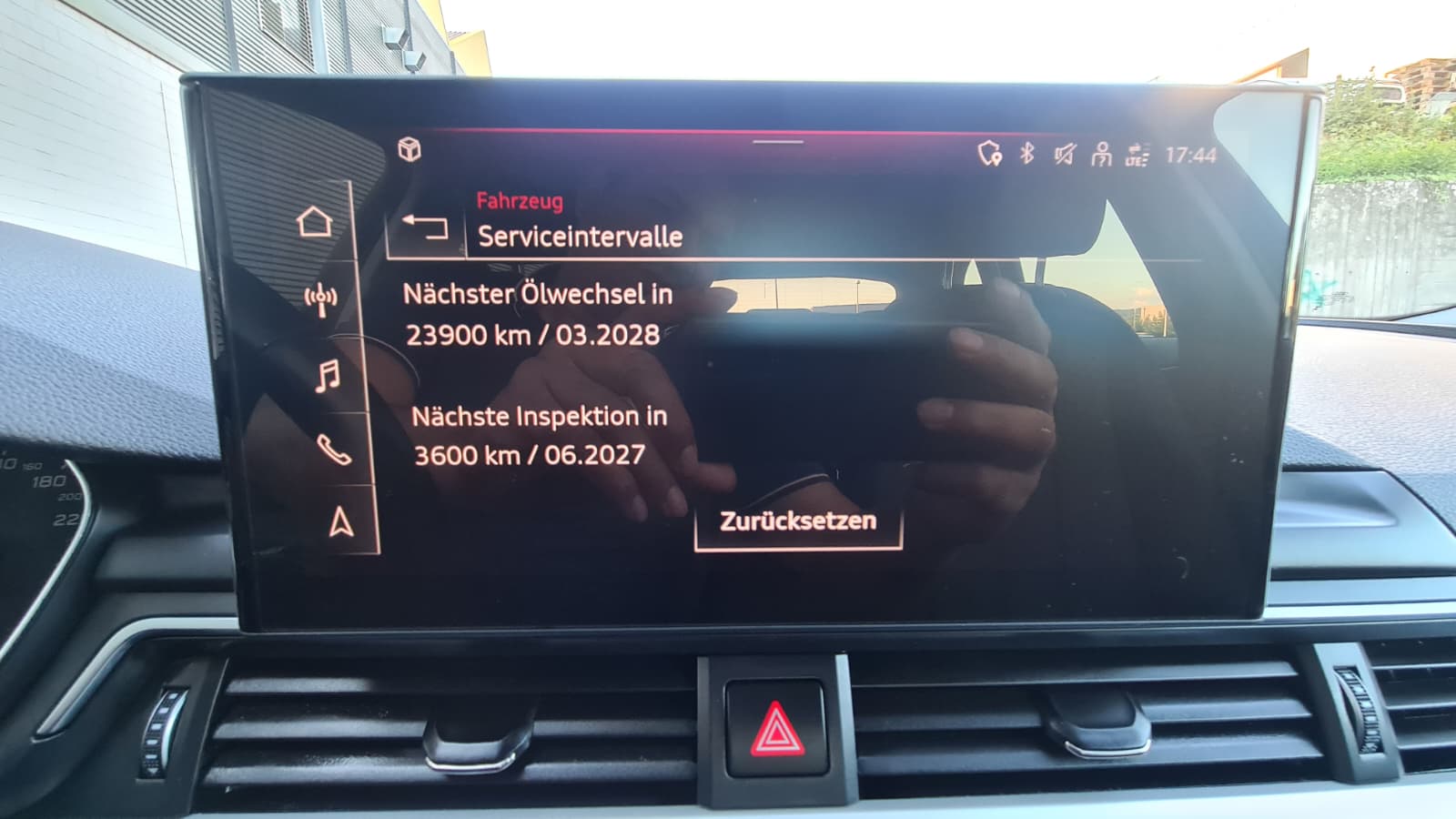 AUDI A4 Avant 40 TDI Attraction quattro S-tronic ** Gr-Navi ** Sitzehizung ** Tempomat ** PDC V+H ** Modell 2023 ** Ab MFK **-image-16