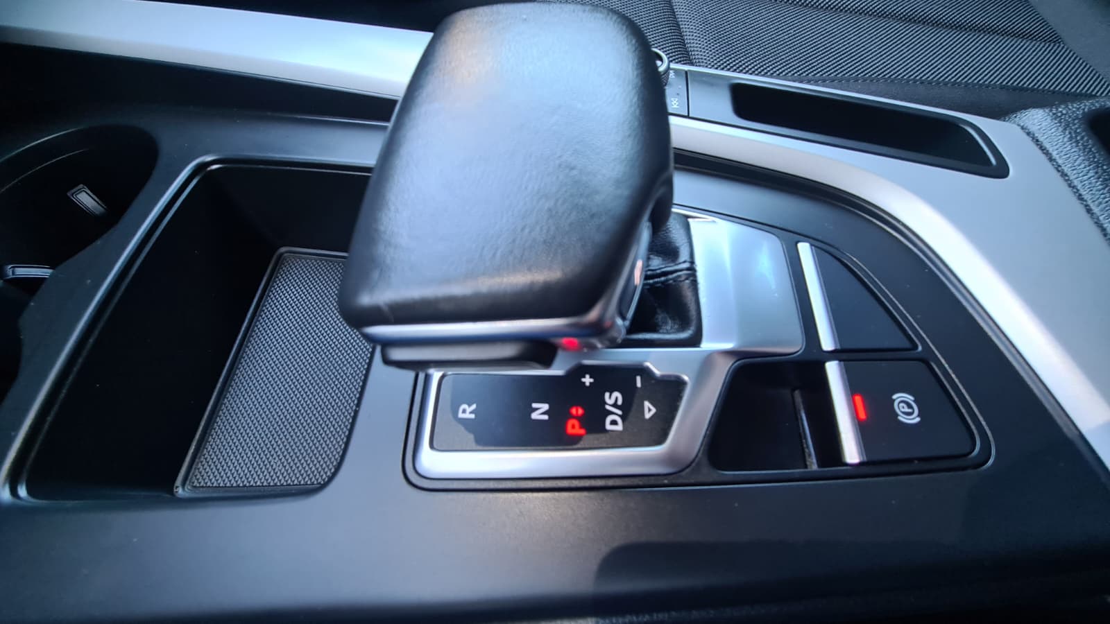AUDI A4 Avant 40 TDI Attraction quattro S-tronic ** Gr-Navi ** Sitzehizung ** Tempomat ** PDC V+H ** Modell 2023 ** Ab MFK **-image-13