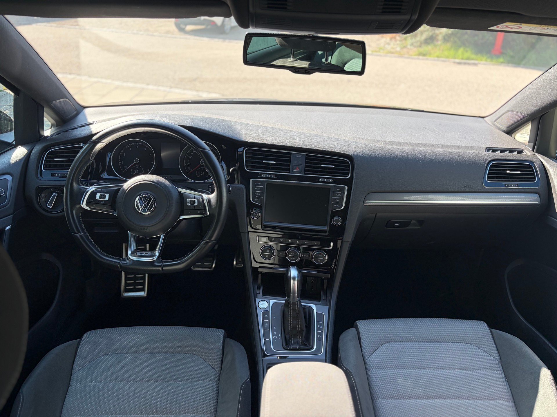 VW Golf 1.4 TSI Allstar R-Line DSG-image-15