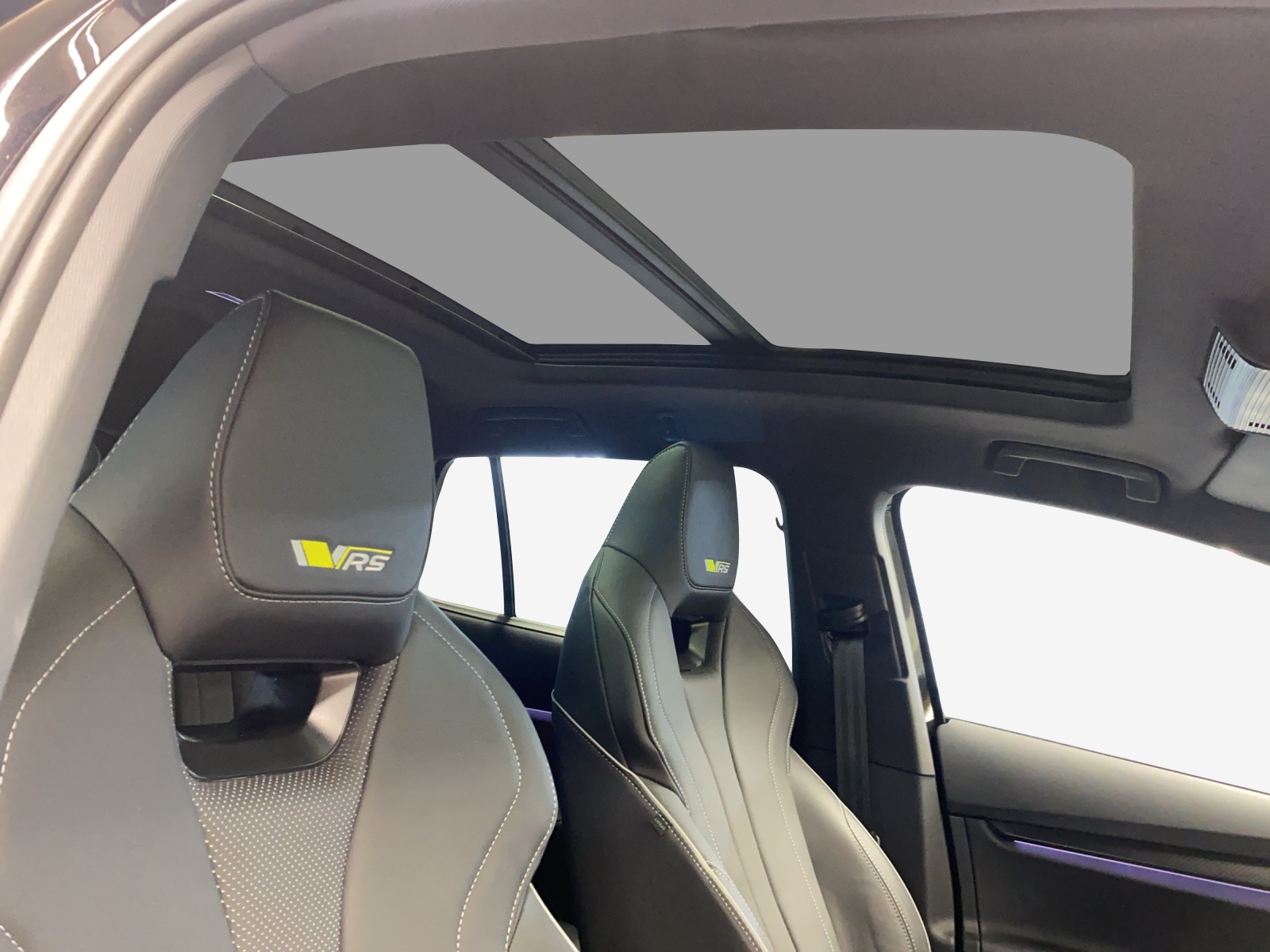 SKODA Enyaq RS 4x4-image-14