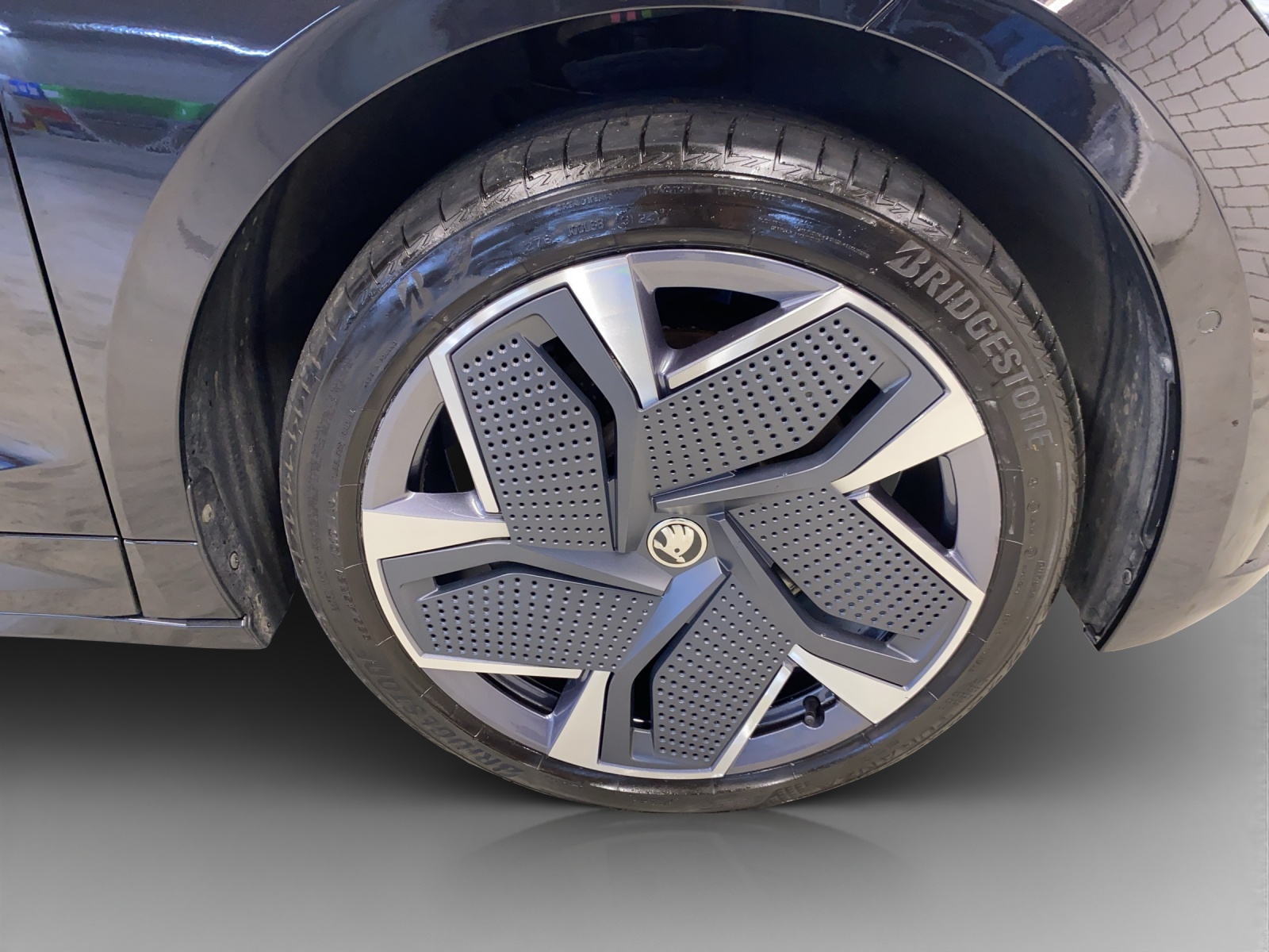 SKODA Enyaq RS 4x4-image-15