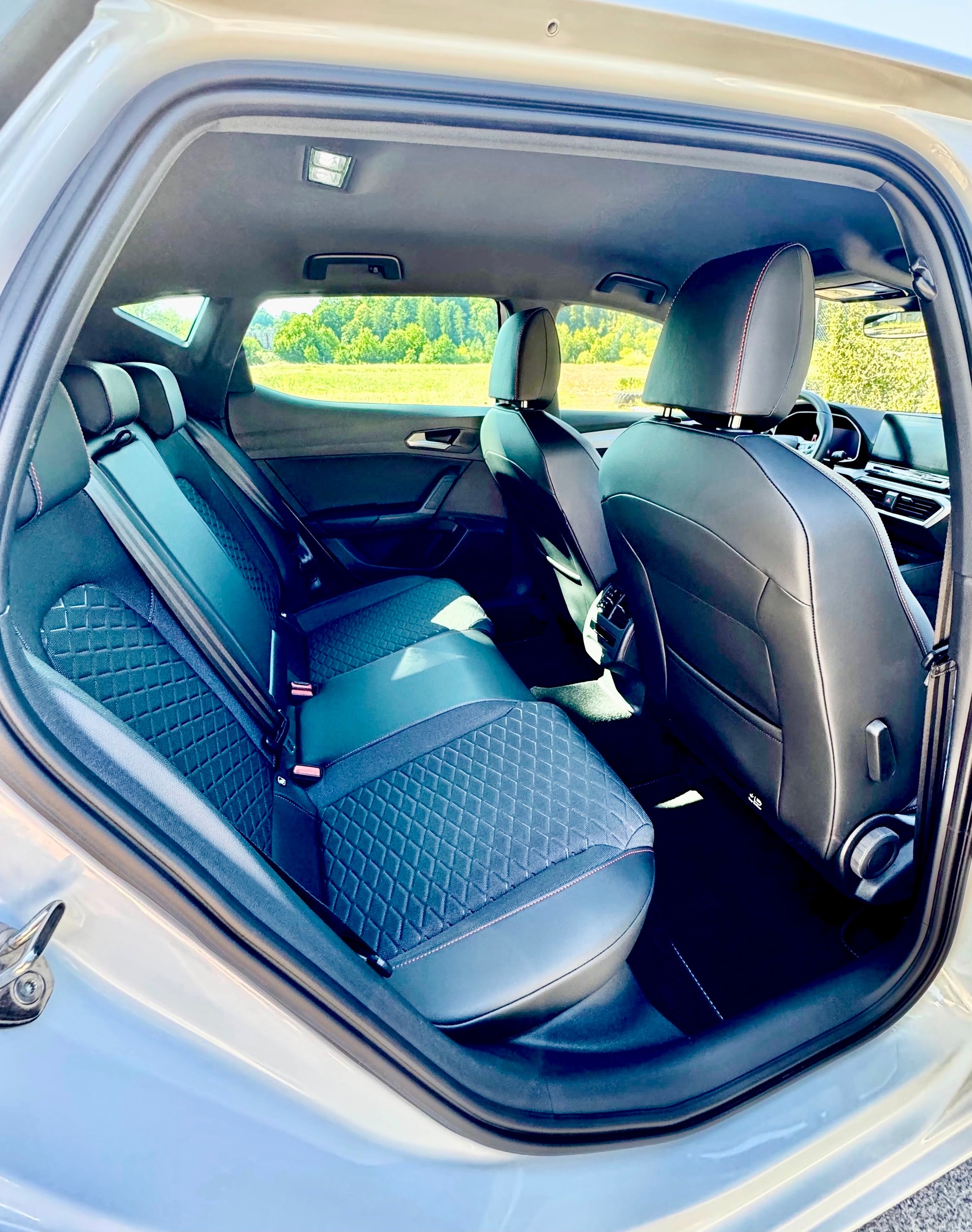 SEAT 1.5 eTSI 150 Hola FR DSG-image-4