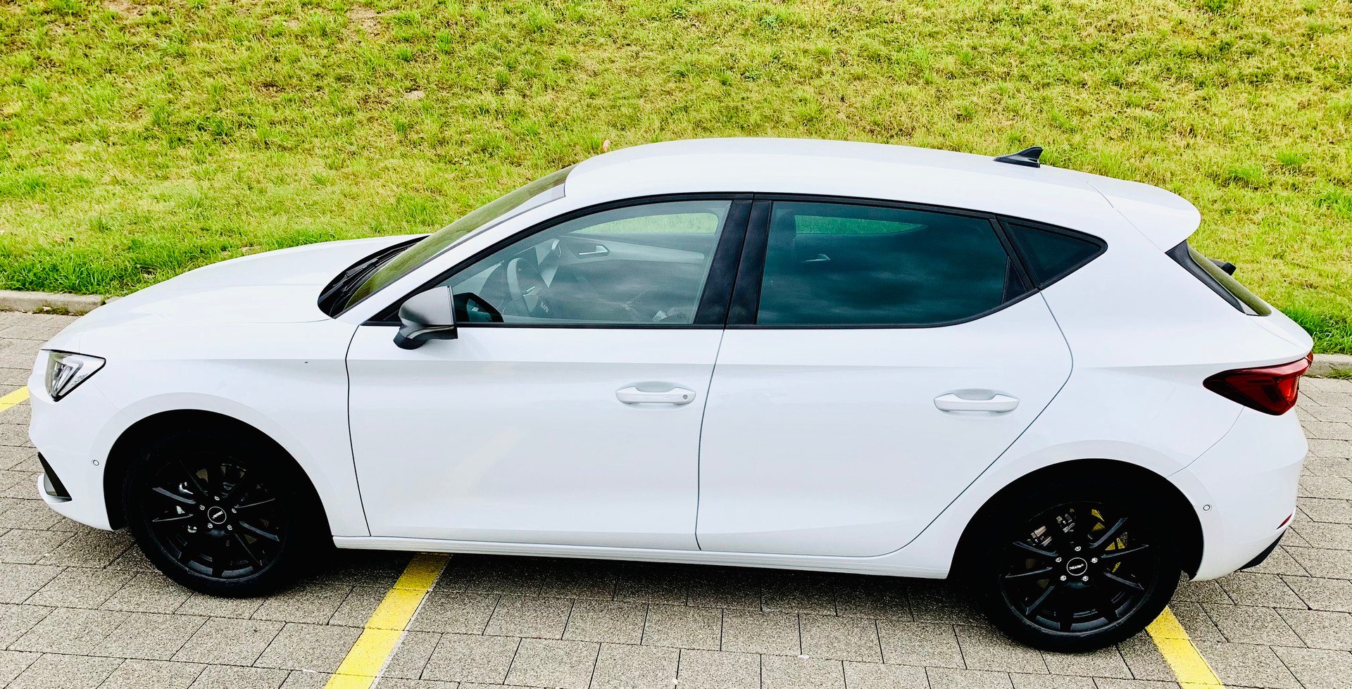 SEAT 1.5 eTSI 150 Hola FR DSG-image-2