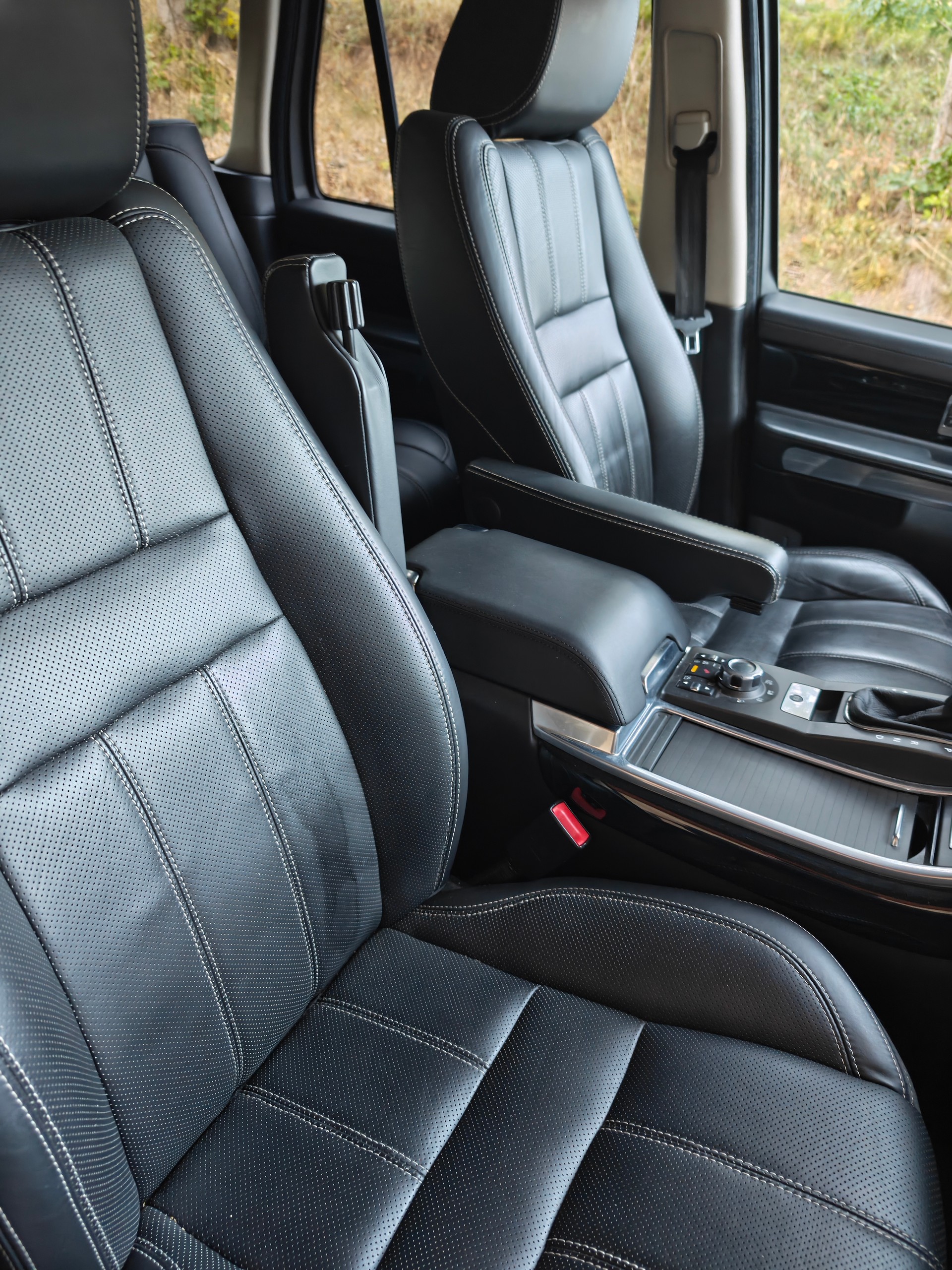LAND ROVER 3.6 TDV8 HSE-image-4