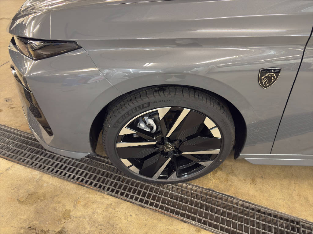 PEUGEOT 308 1.2 Hybrid GT-image-9