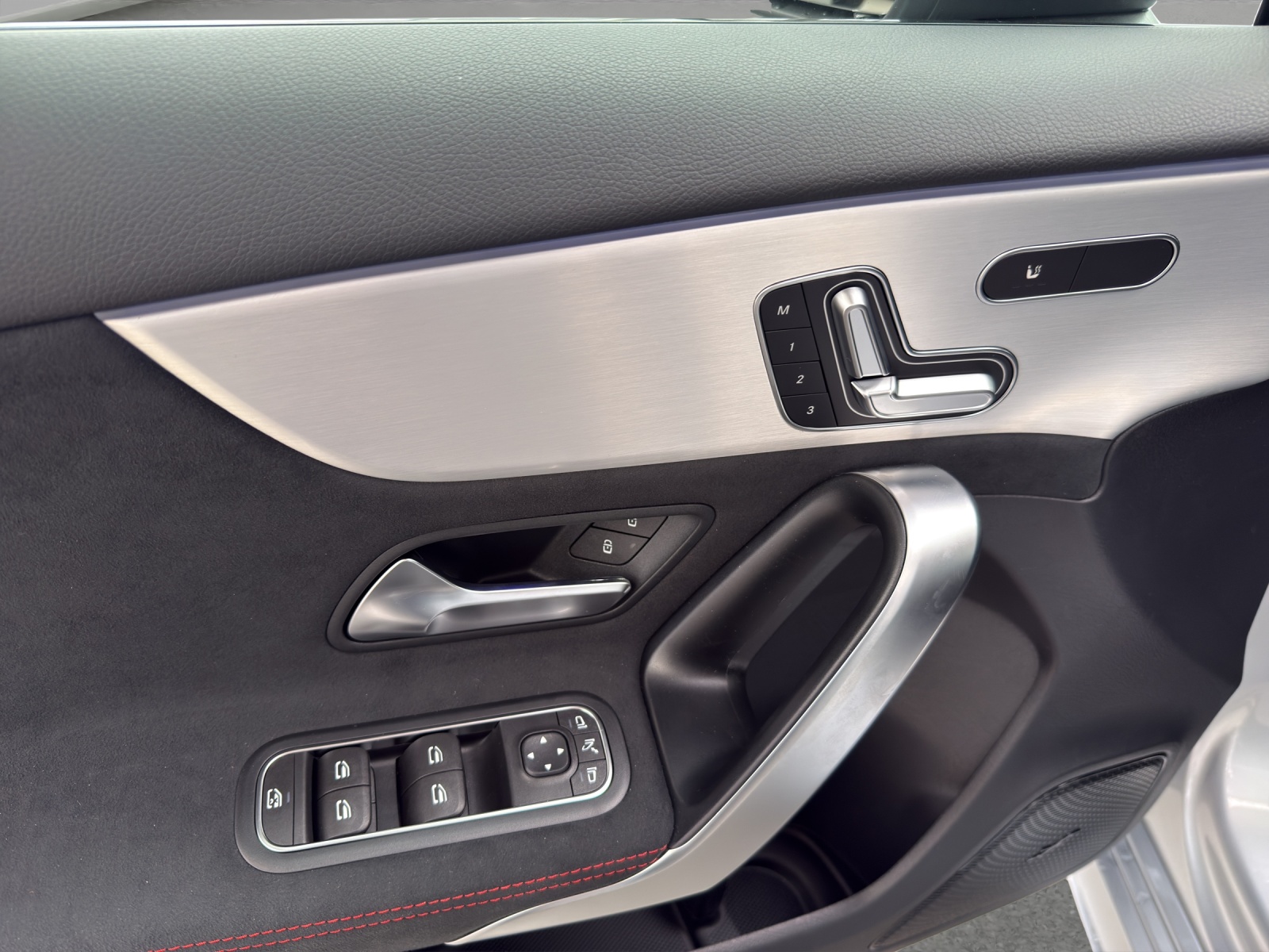 MERCEDES-BENZ A 200 Night Star 7G-DCT-image-12