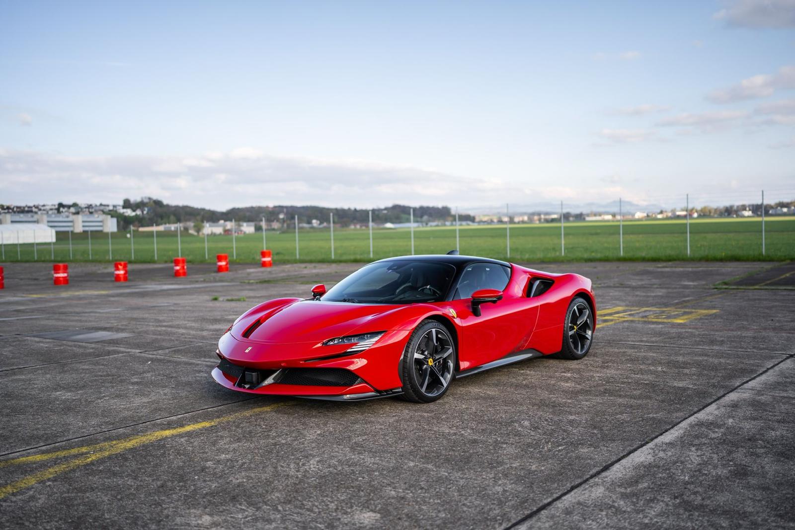 FERRARI SF90 Stradale