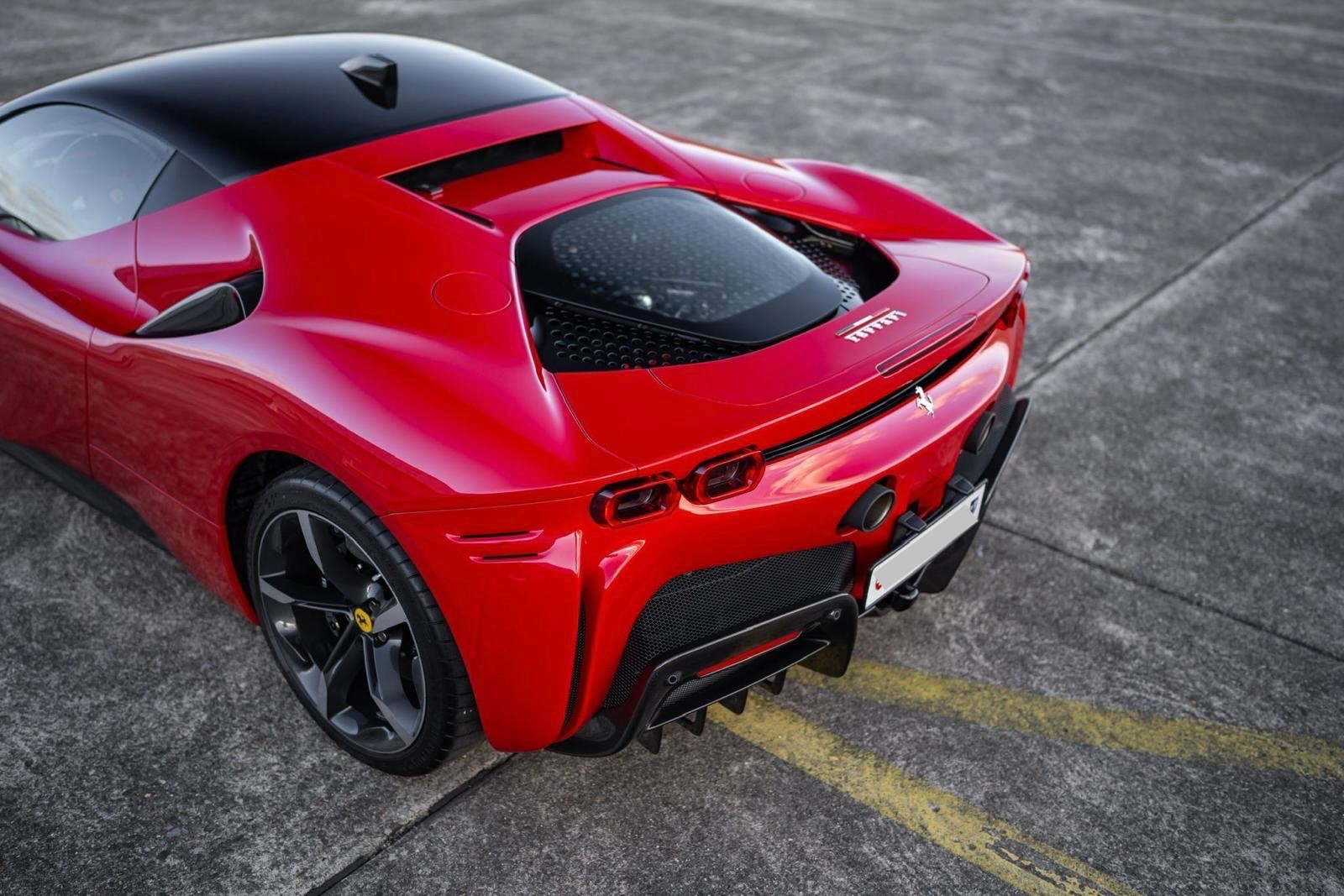 FERRARI SF90 Stradale-image-2
