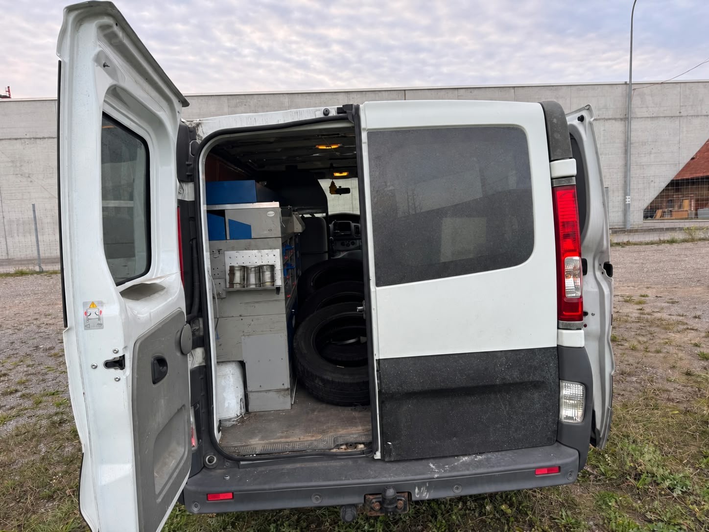 RENAULT Trafic 2.0 dCi 90 2.7t L1H1-image-3