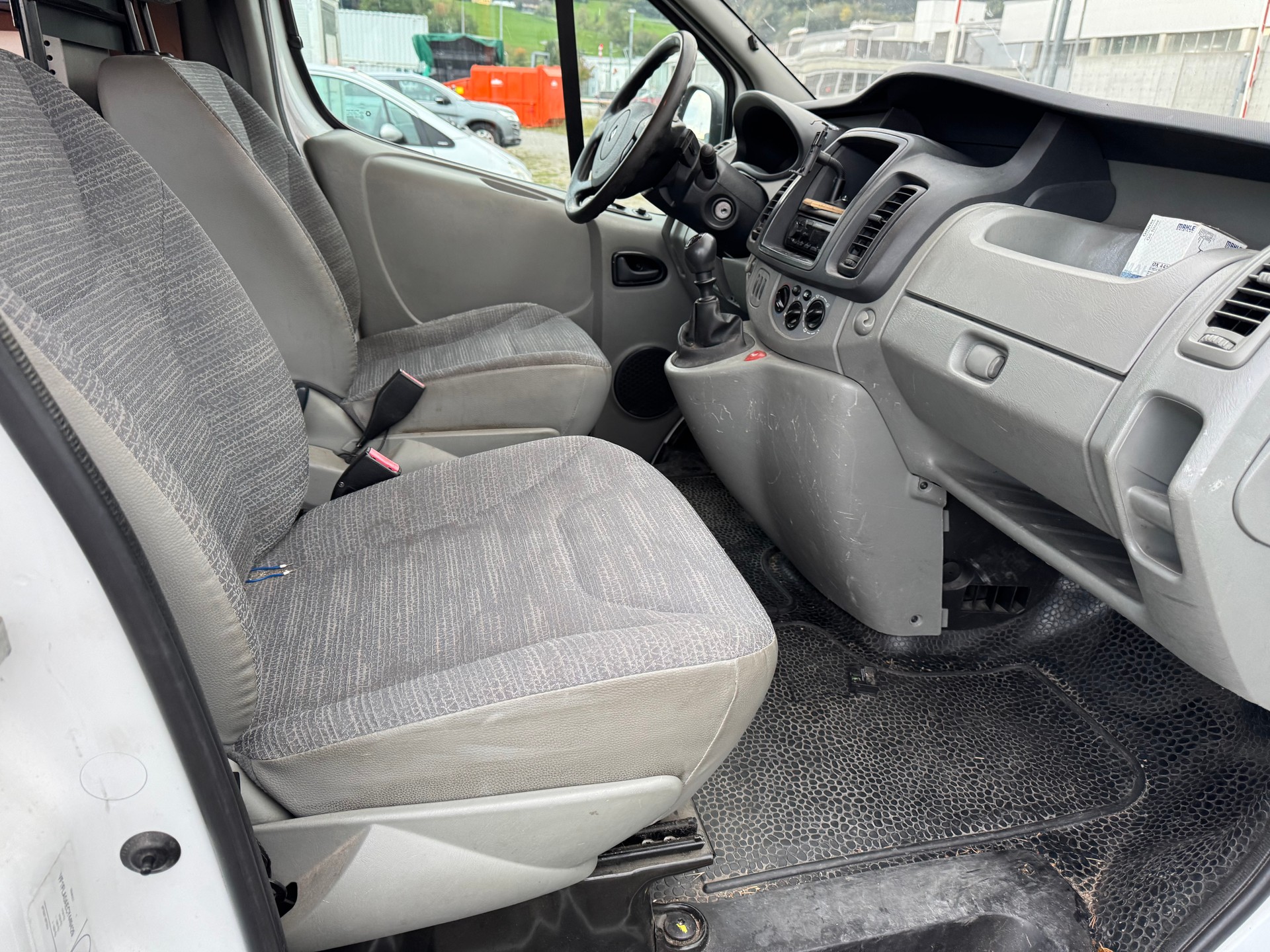 RENAULT Trafic 2.0 dCi 90 2.7t L1H1-image-6