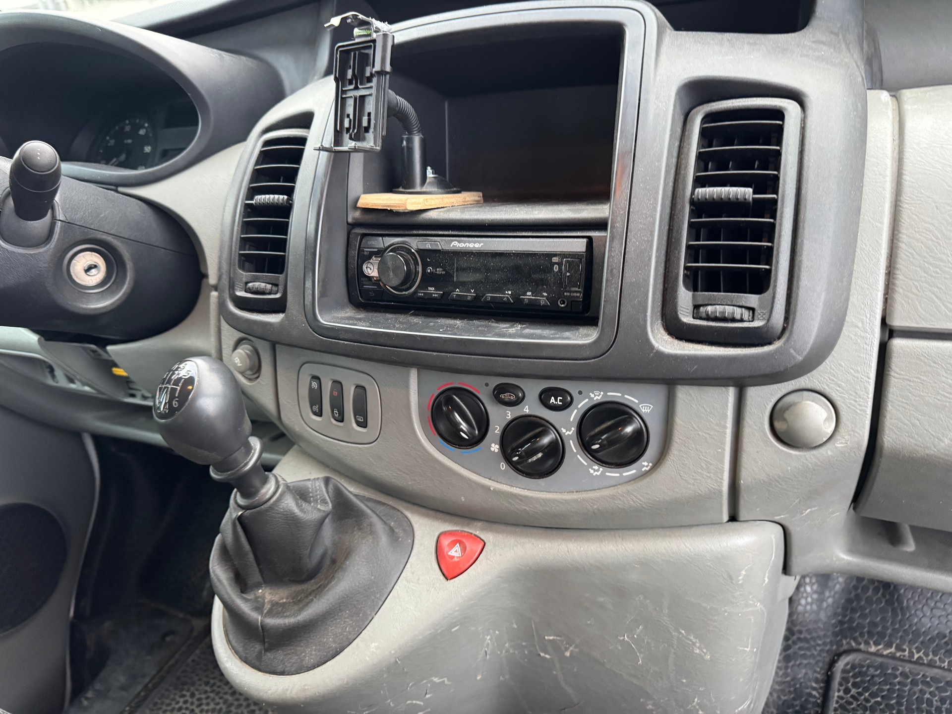 RENAULT Trafic 2.0 dCi 90 2.7t L1H1-image-7