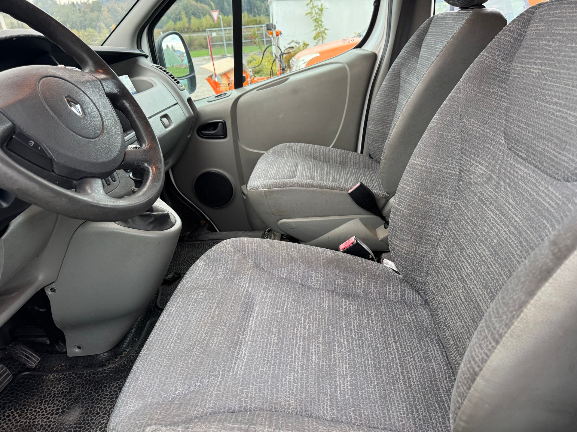 RENAULT Trafic 2.0 dCi 90 2.7t L1H1-image-5