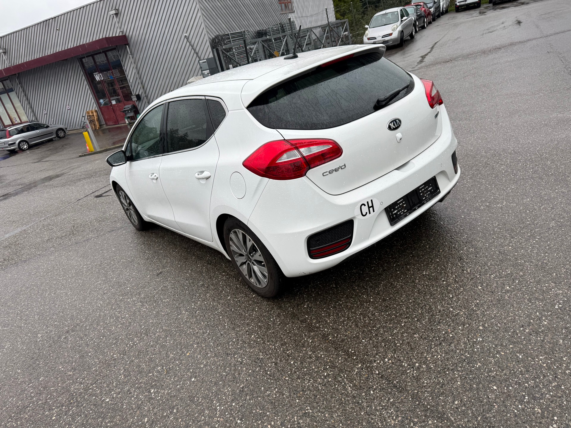 KIA Cee'd 1.0 T-GDi Swiss Champion-image-5