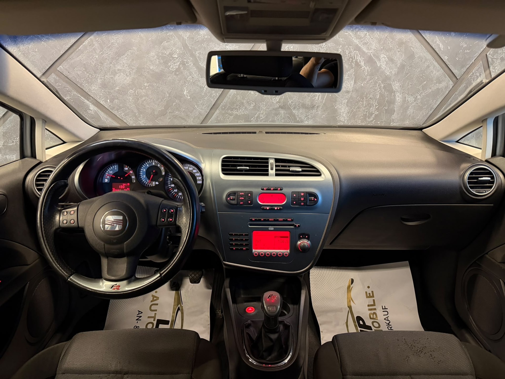 SEAT Leon 2.0 TSI FR-image-9