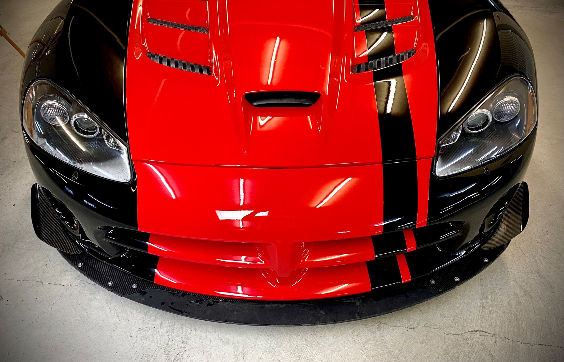 DODGE VIPER ACR 1:33 Edition-showroom-element-3