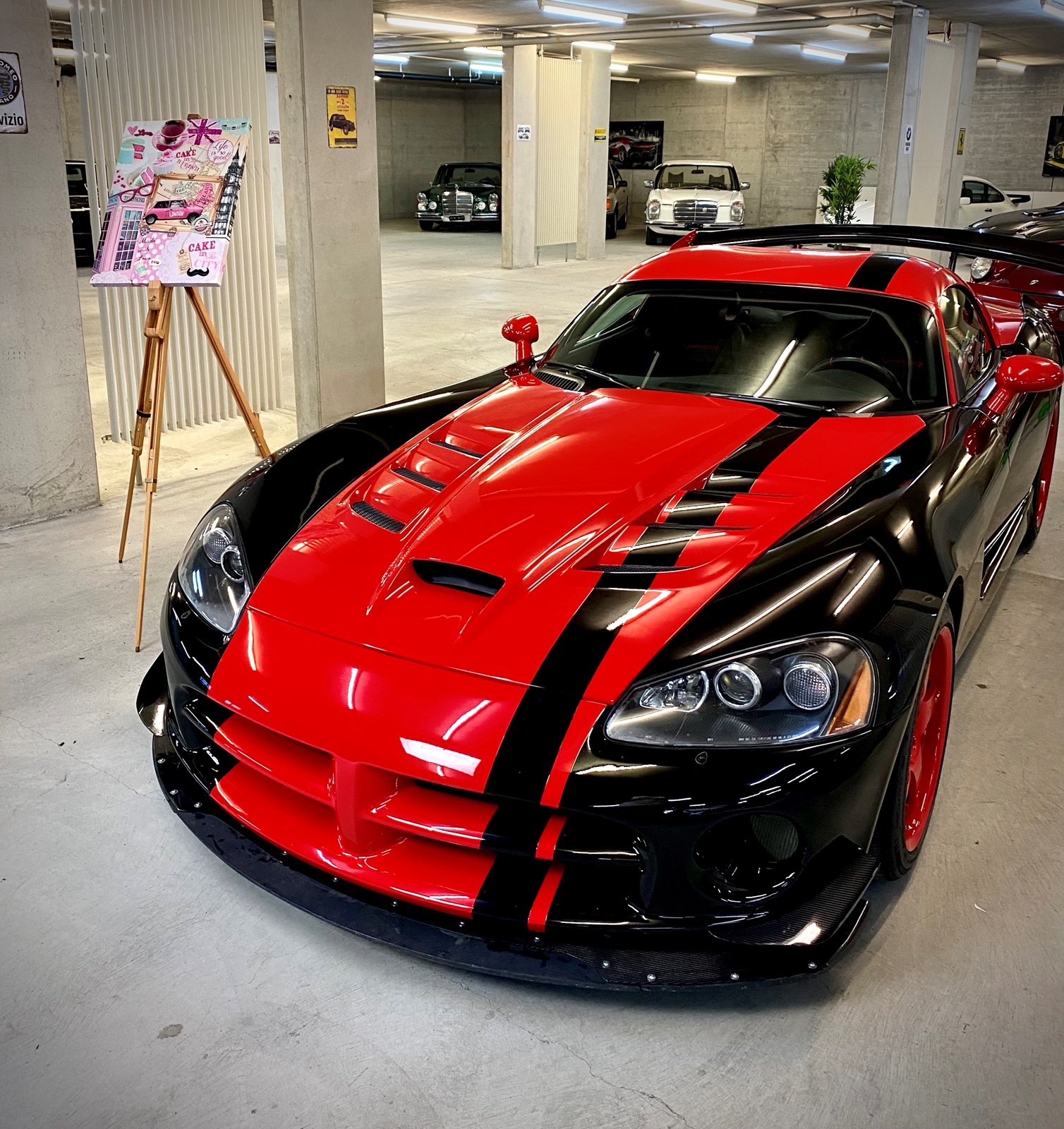 DODGE VIPER ACR 1:33 Edition-showroom-element-1