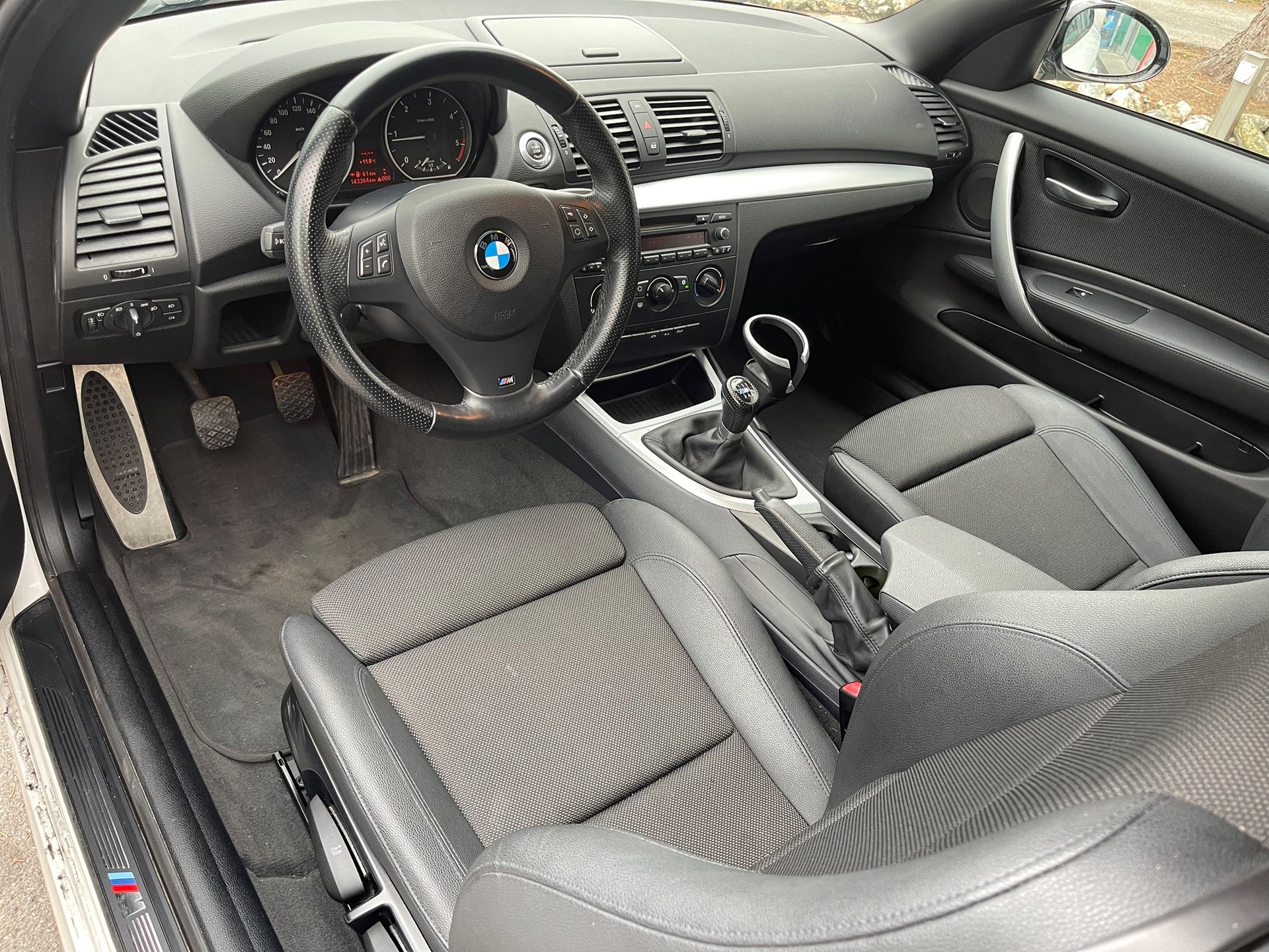 BMW 118d Cabrio-image-8