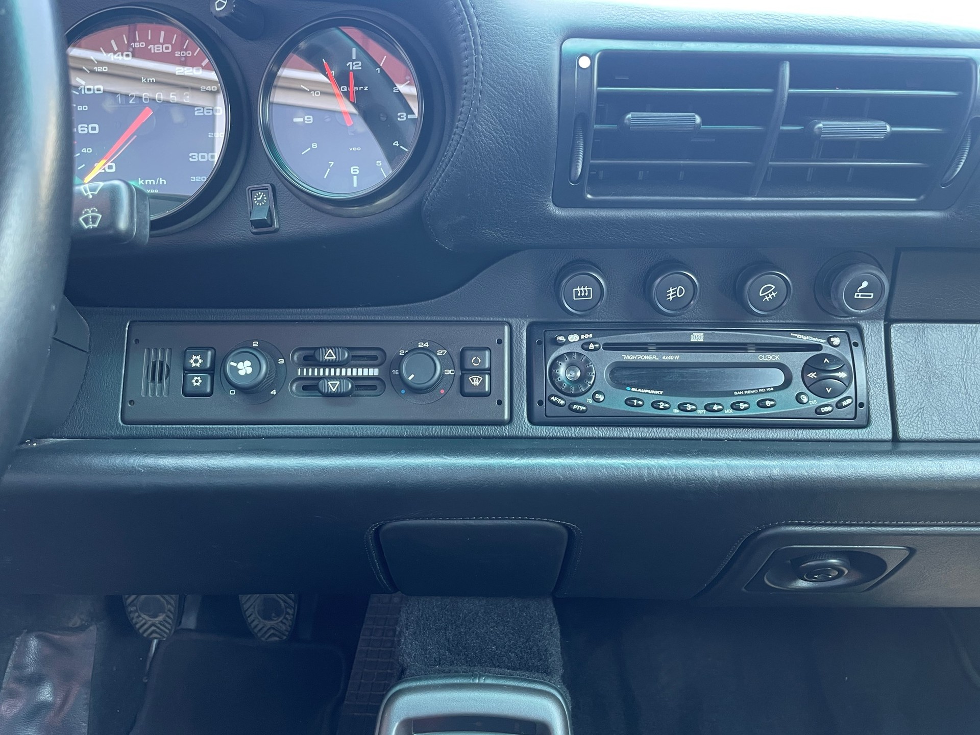 PORSCHE 993 Turbo-image-11