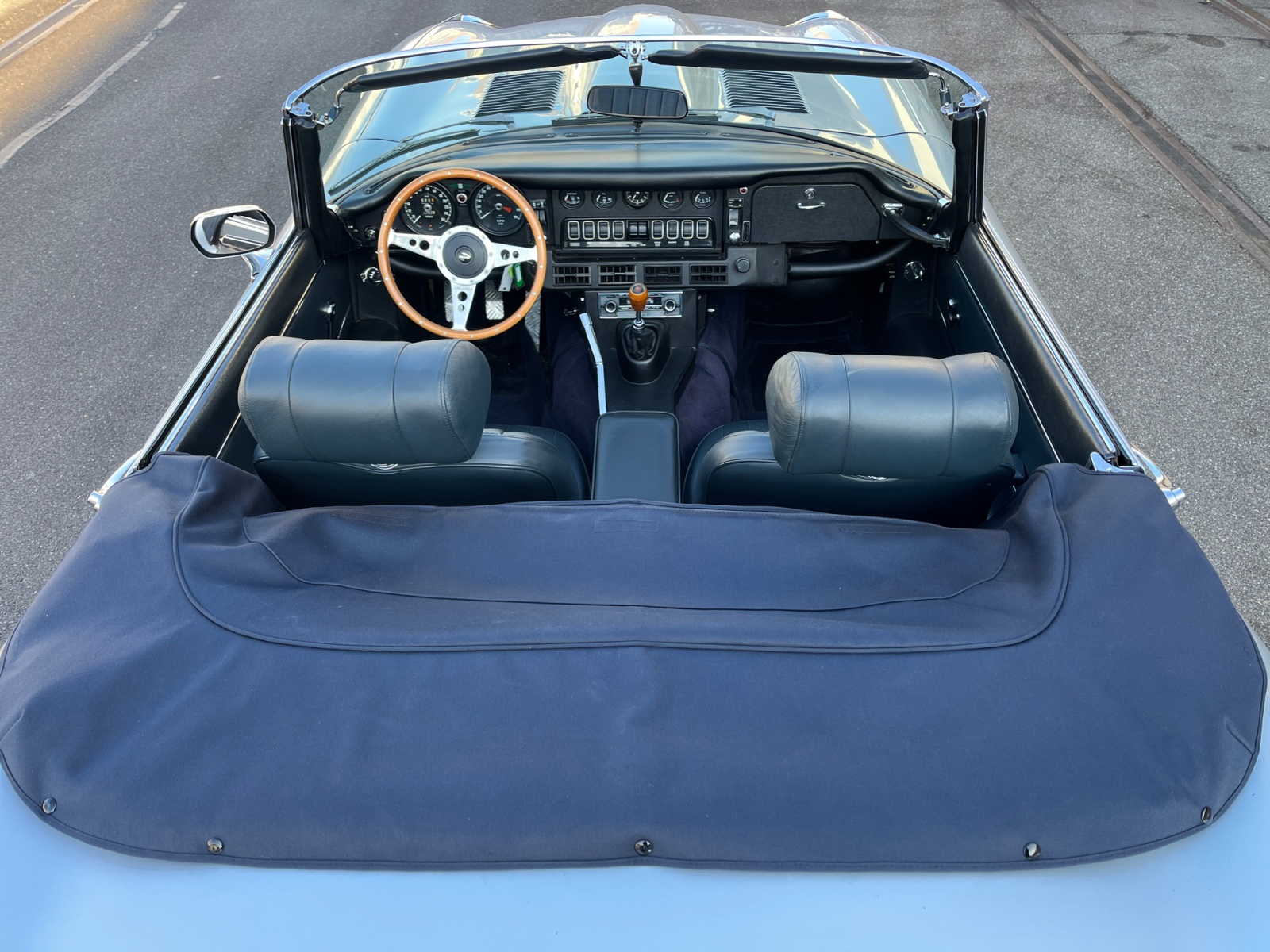 JAGUAR E-Type S III-image-13